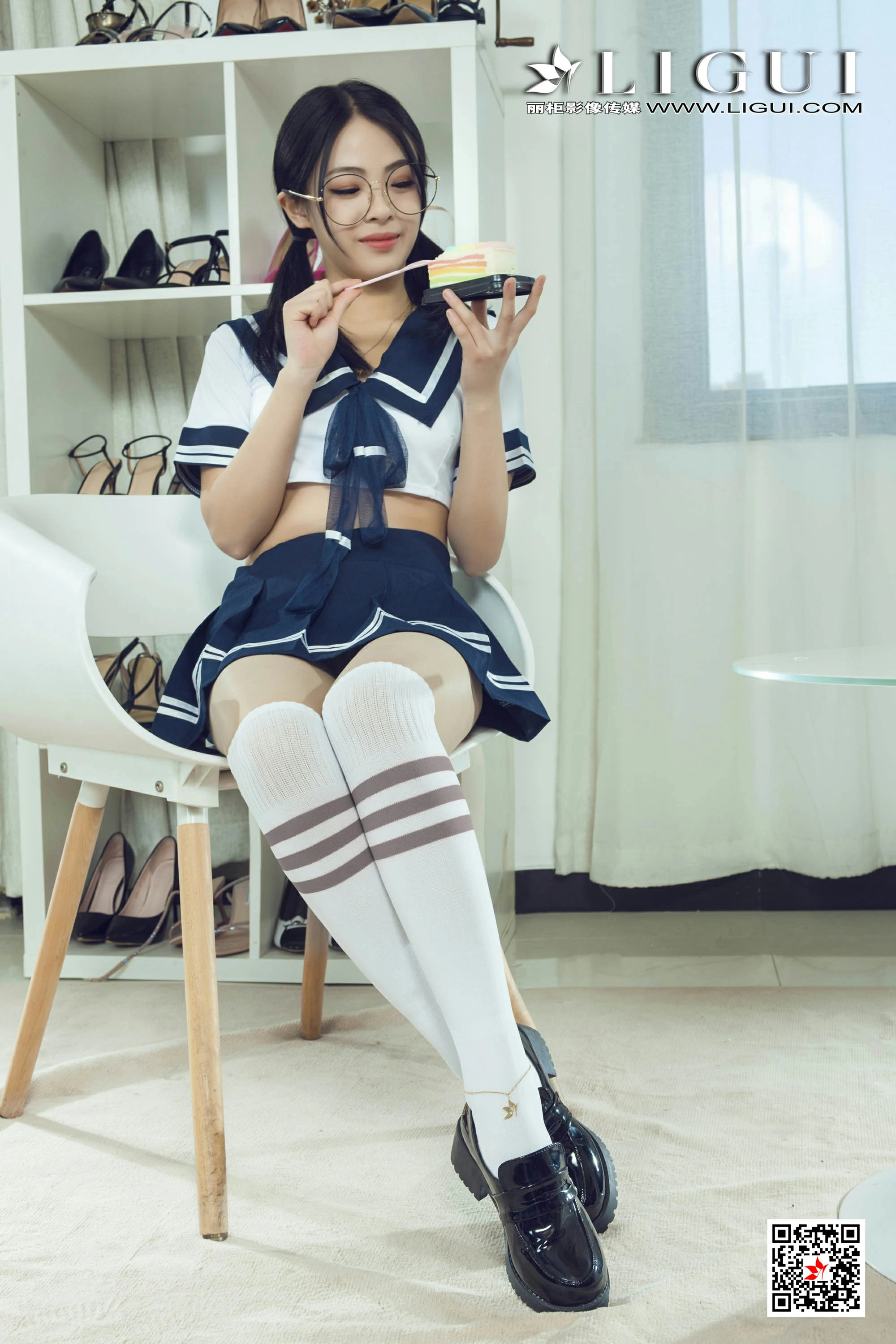 [Ligui丽柜会所]2020-12-21 Model 潘潘 高中女生与水手制服短裙加肉色丝袜美腿性感私房写真集,