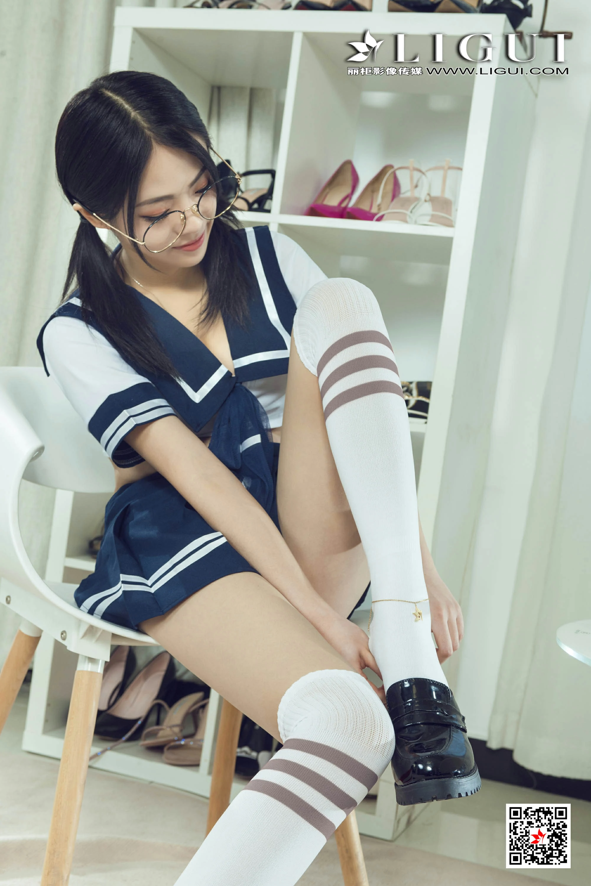 [Ligui丽柜会所]2020-12-21 Model 潘潘 高中女生与水手制服短裙加肉色丝袜美腿性感私房写真集,