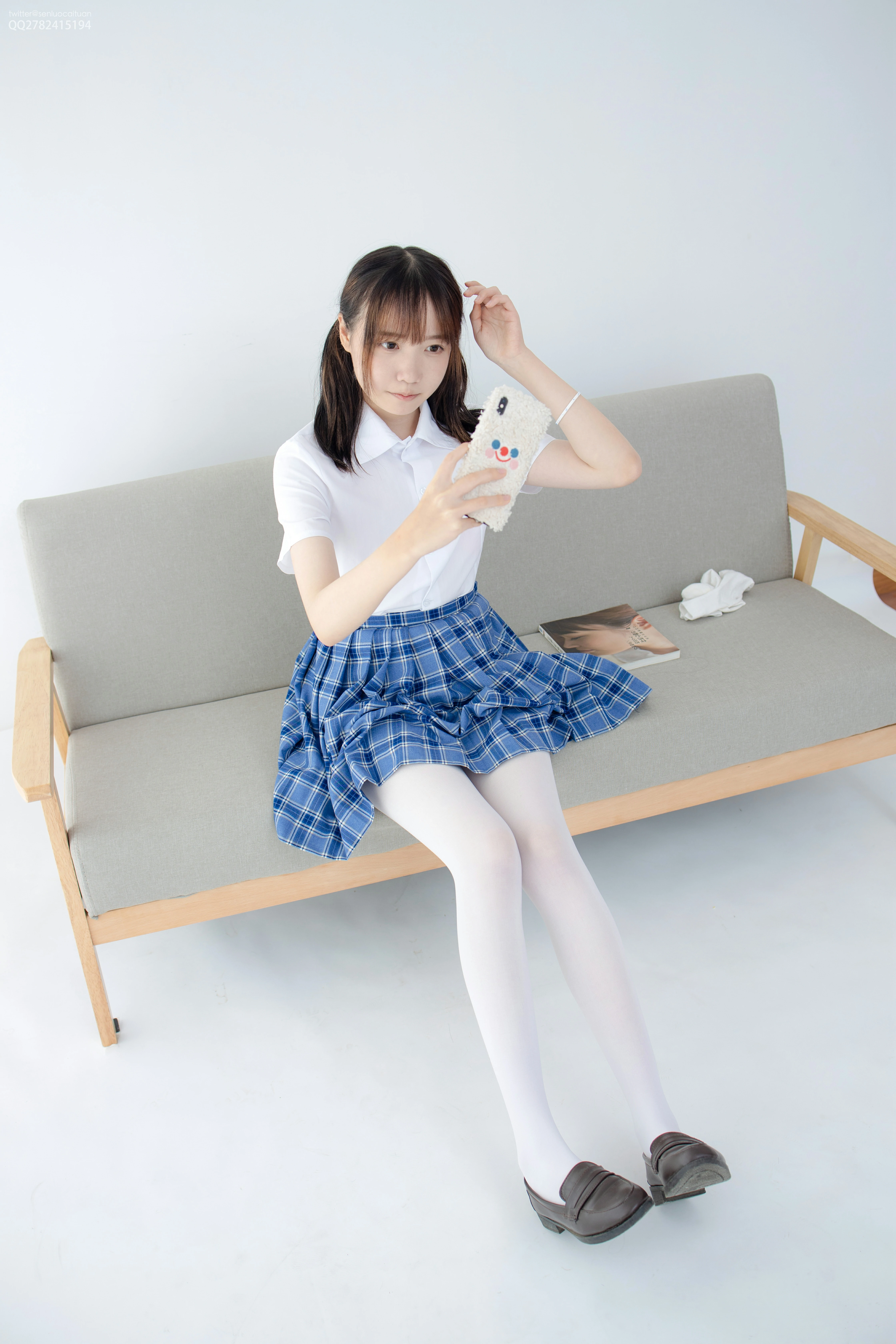 [森萝财团]JKFUN-百元系列1-2 Aika 白色衬衫与蓝色短裙加白色丝袜美腿性感私房写真集,