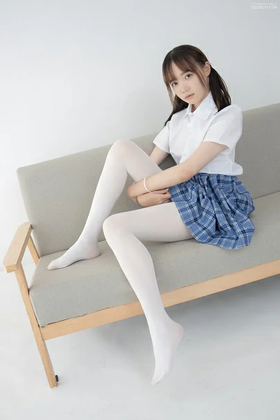 [森萝财团]JKFUN-百元系列1-2 Aika 白色衬衫与蓝色短裙加白色丝袜美腿性感私房写