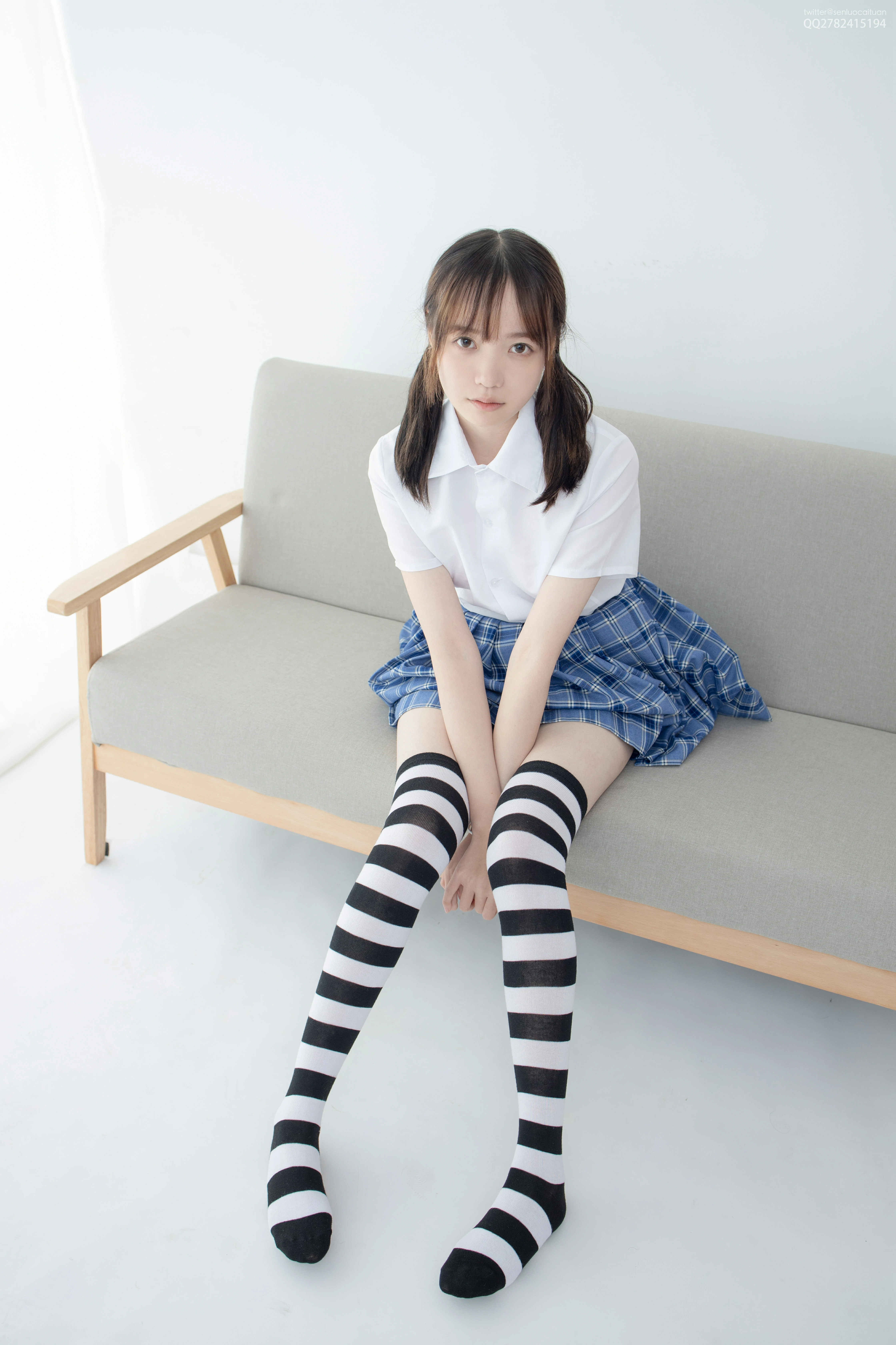 [森萝财团]JKFUN-百元系列1-4 Aika 白色短袖衬衫加格子短裙性感私房写真集,