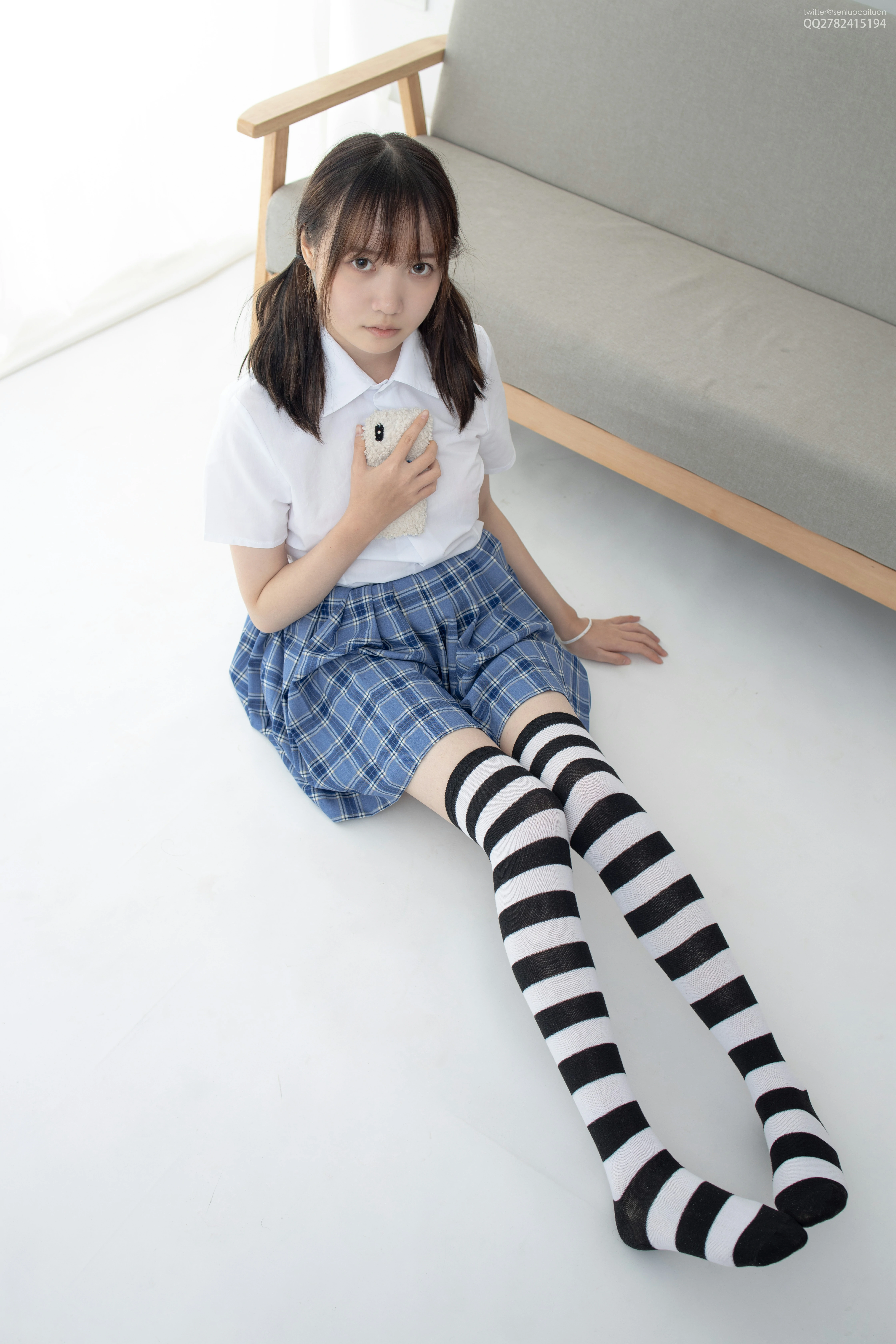 [森萝财团]JKFUN-百元系列1-4 Aika 白色短袖衬衫加格子短裙性感私房写真集,