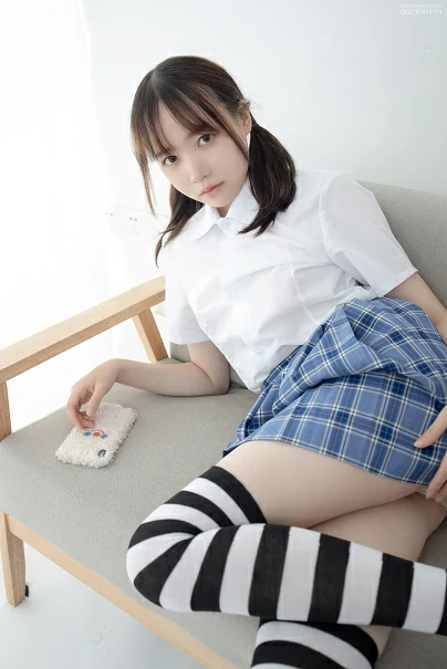 [森萝财团]JKFUN-百元系列1-4 Aika 白色短袖衬衫加格子短裙性感私房写真集