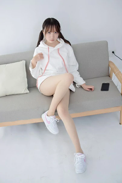 [森萝财团]JKFUN-百元系列2-1《运动鞋》13D肉丝 Aika 白色卫衣加肉色丝袜美腿性感