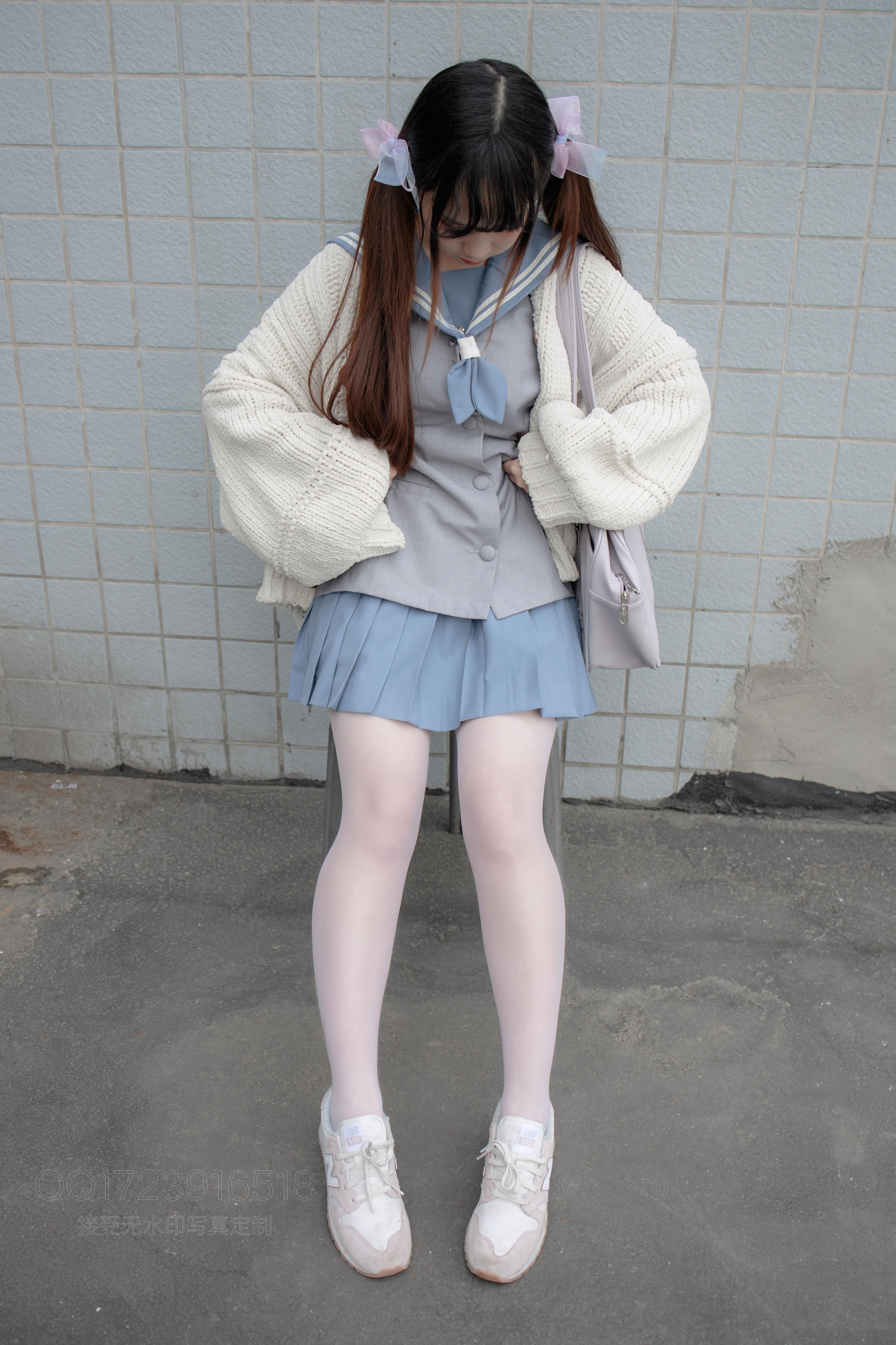 [森萝财团]X-061 80D薄白丝 清纯可爱小萝莉 日本高中女生制服加白色丝袜美腿性感私房写真集,