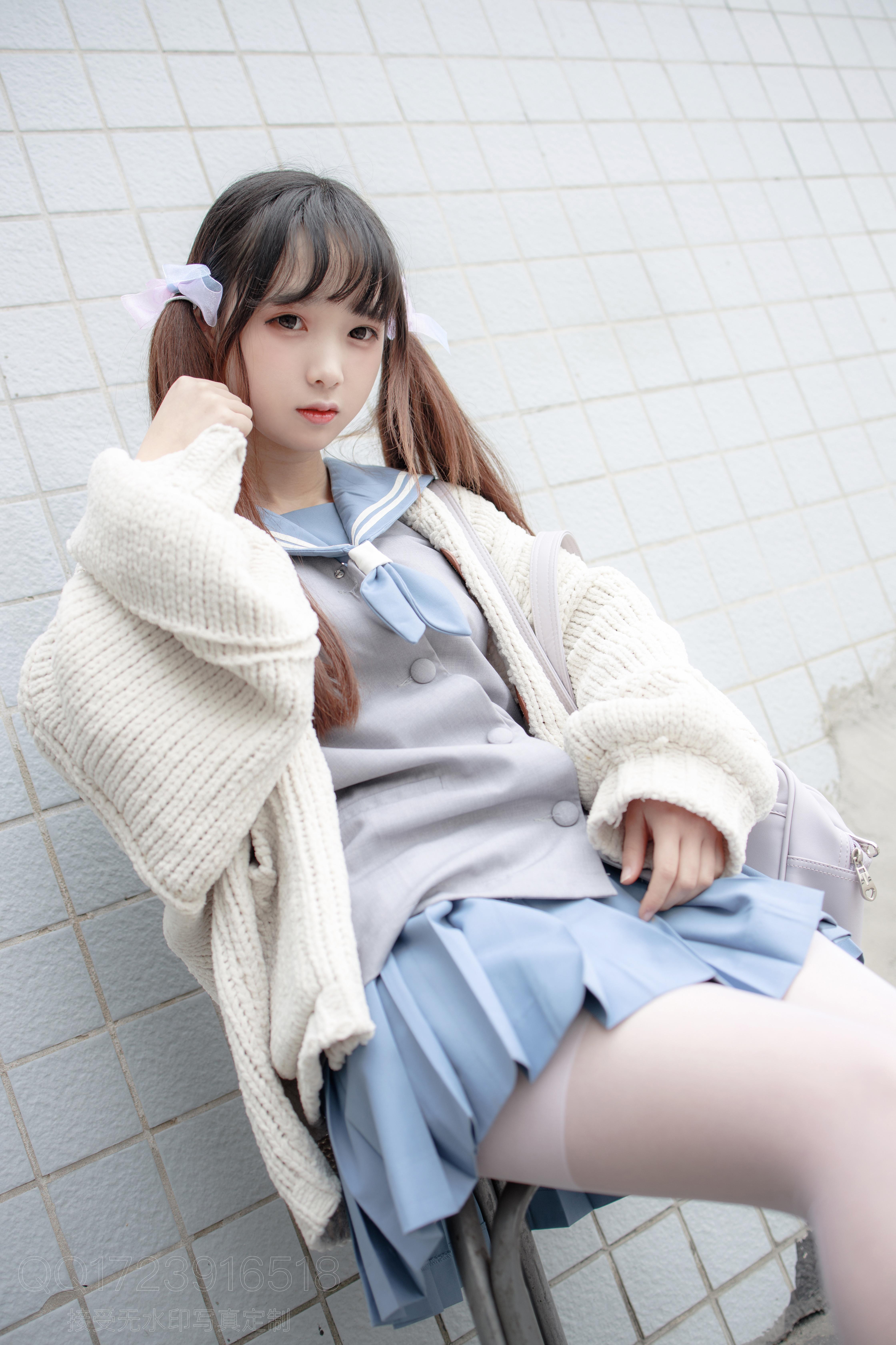 [森萝财团]X-061 80D薄白丝 清纯可爱小萝莉 日本高中女生制服加白色丝袜美腿性感私房写真集,