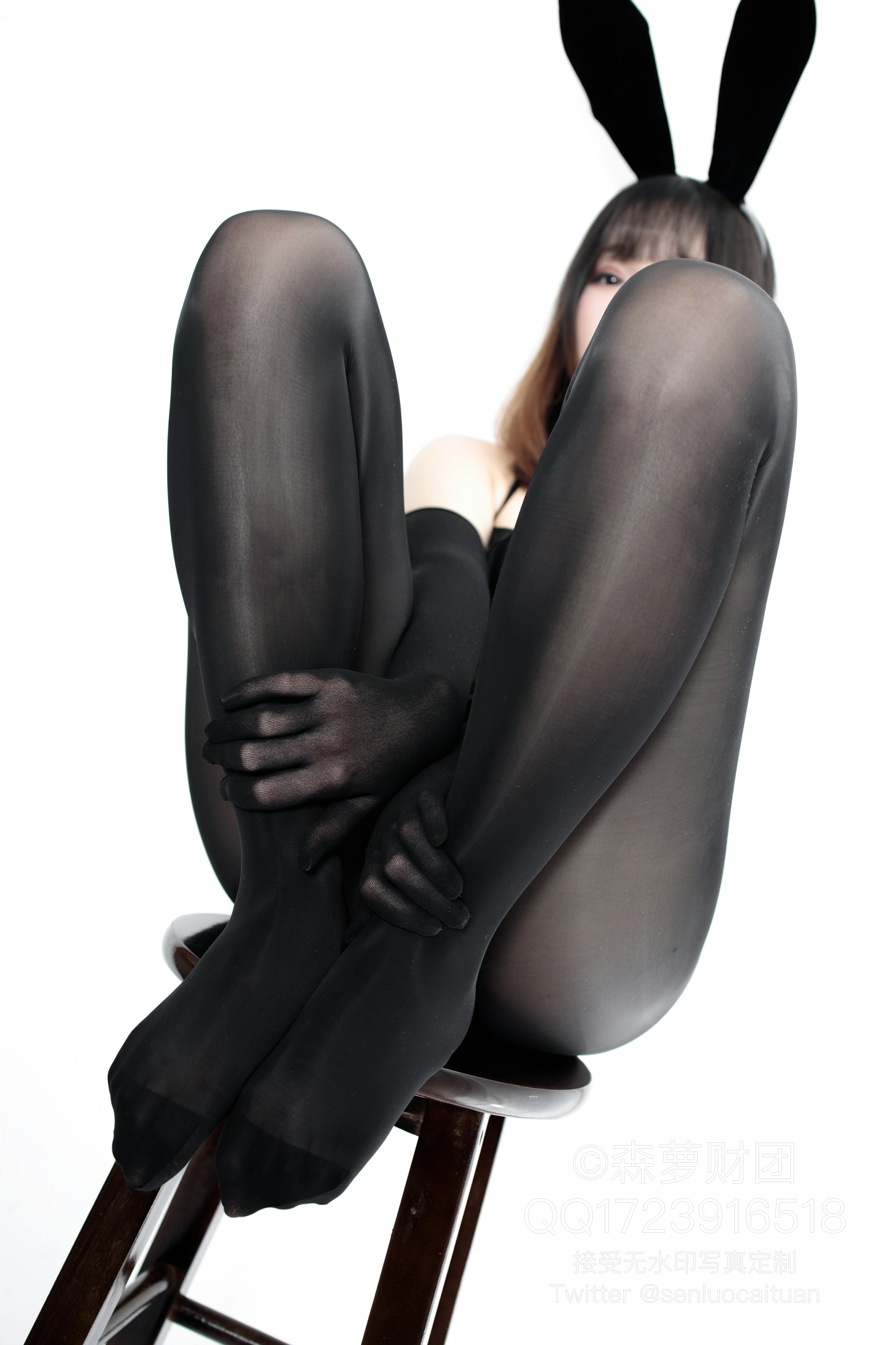 [森萝财团]WTMSB-002 性感萝莉兔女郎黑色制服内衣加黑色情趣渔网袜私房写真集,