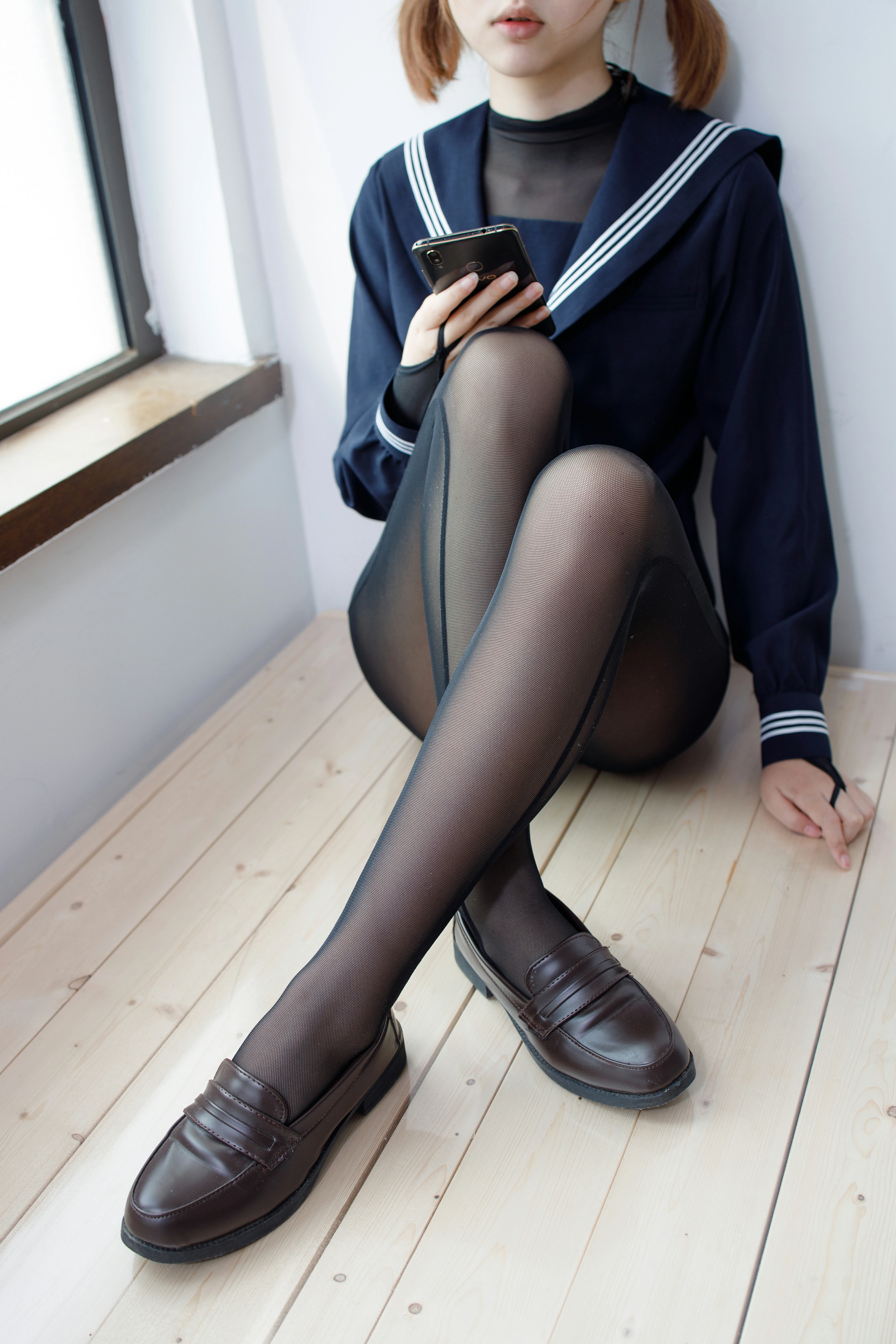 [森萝财团]WTMSB-003 性感小萝莉 蓝色高中女生制服加黑色丝袜美腿私房写真集,