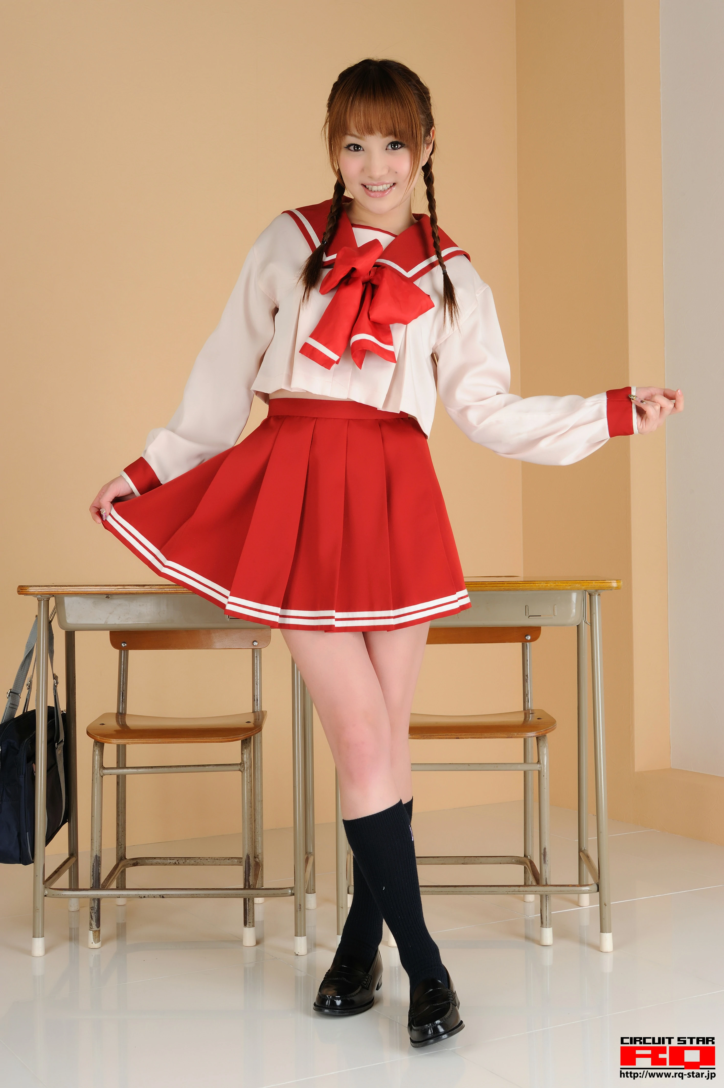 [RQ-STAR写真]NO.00452 葵ゆりか(葵由里佳，Yurika Aoi)粉色高中女生制服加红色短裙性感私房写真集,