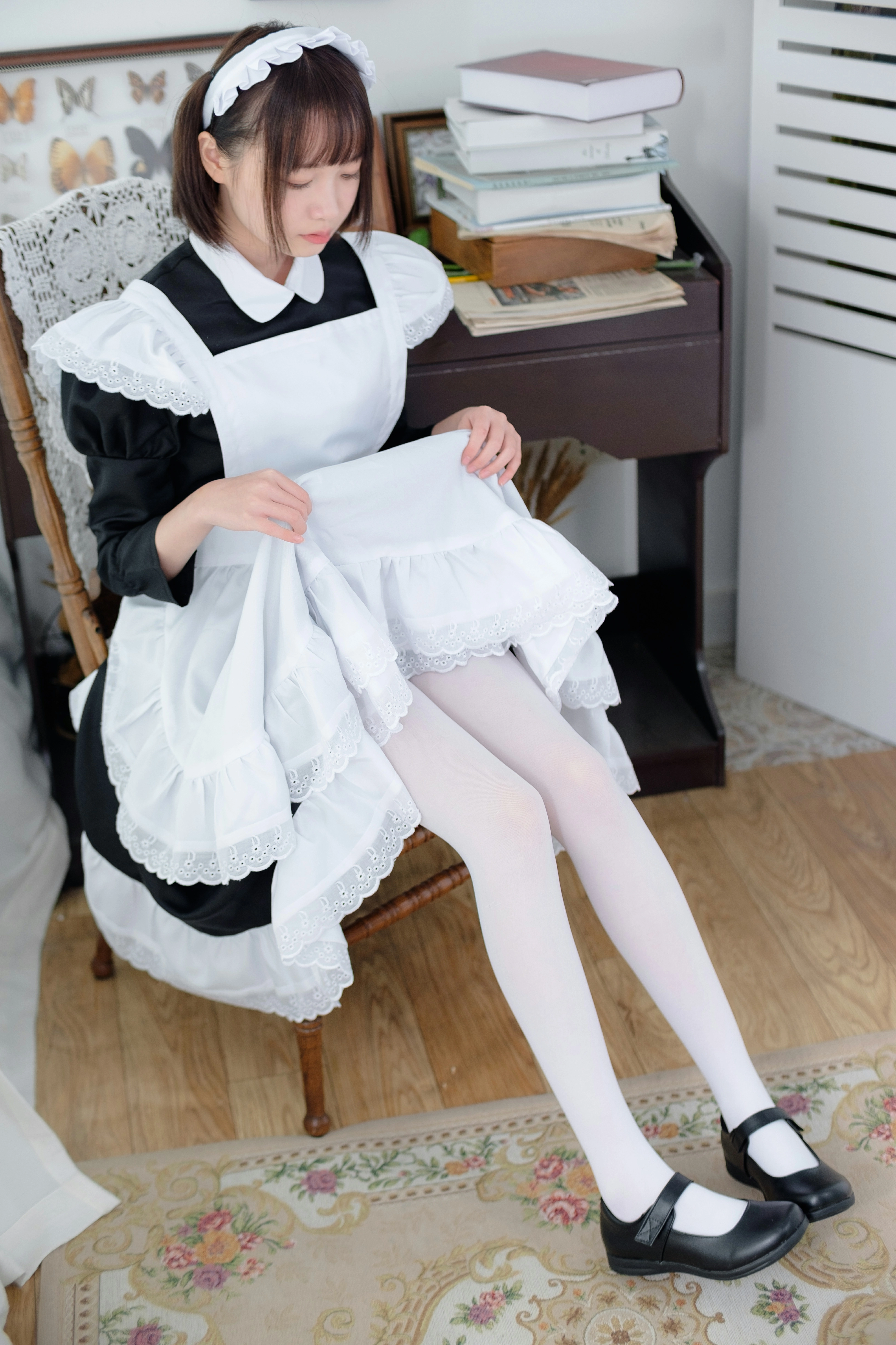 [森萝财团]SSR-005 可爱的女仆 清纯小萝莉 性感女仆制服加白色丝袜美腿玉足私房写真集,