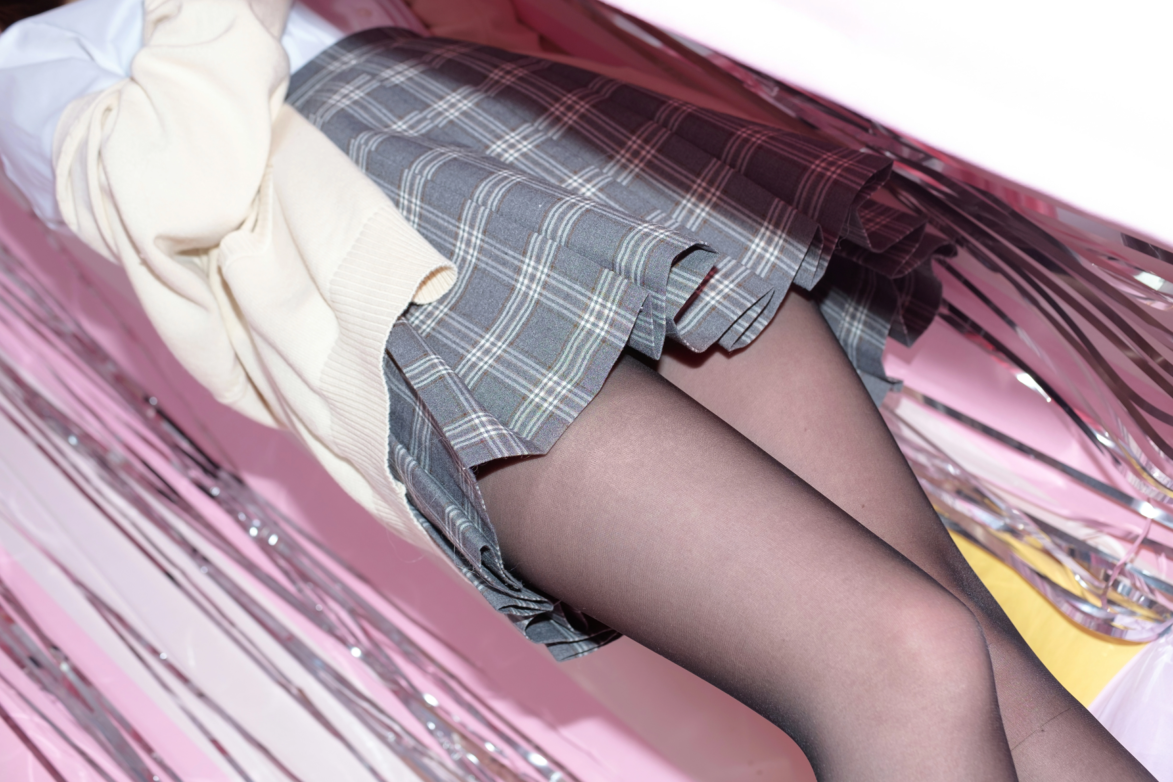 [森萝财团]SSR-008 黑丝妹妹的闺房 清纯小萝莉 日本高中女生制服加黑色丝袜美腿性感私房写真集,