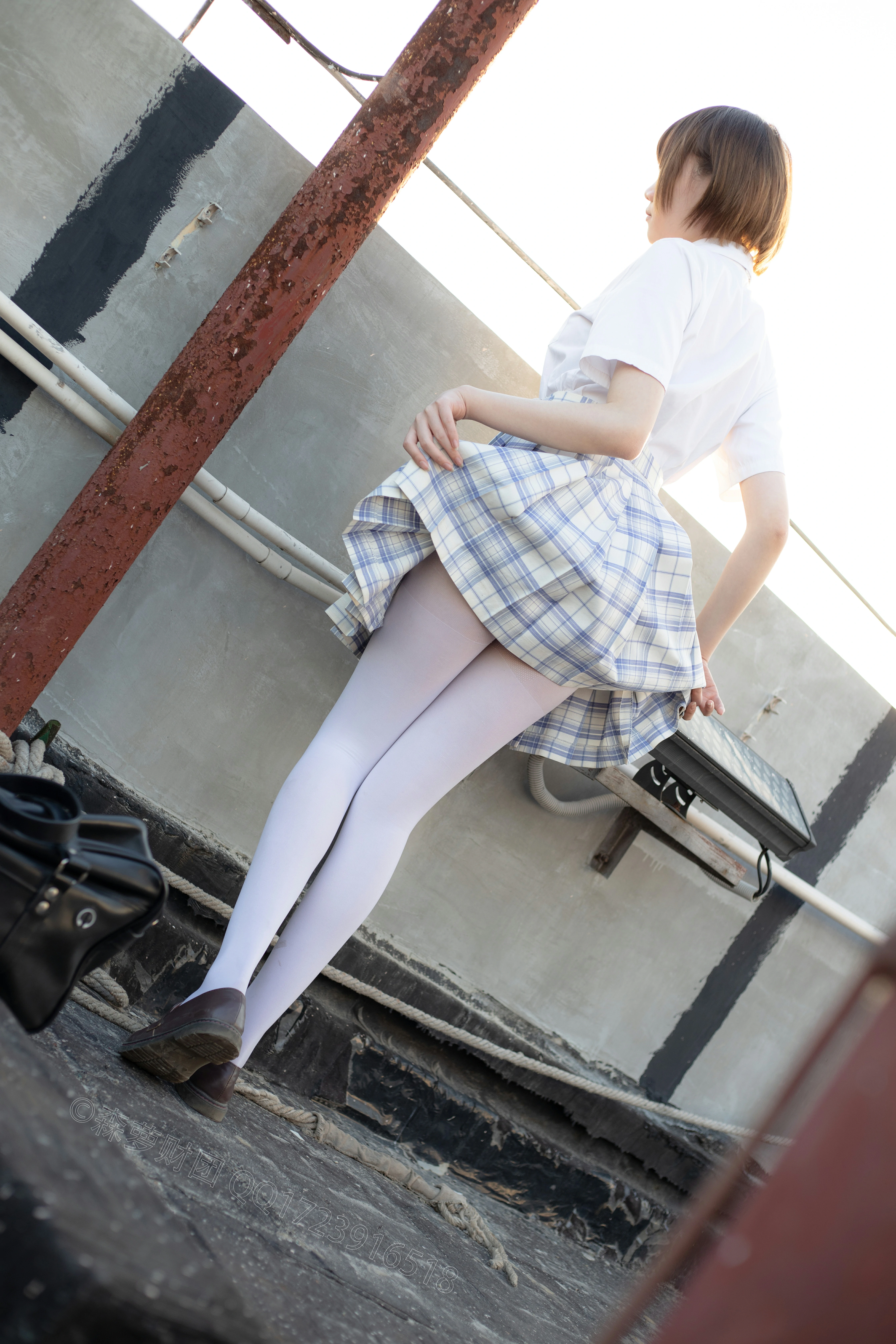 [森萝财团]SSR-011 白丝棉花糖萝莉女孩 日本高中女生制服与短裙加白色丝袜美腿玉足性感私房写真集,