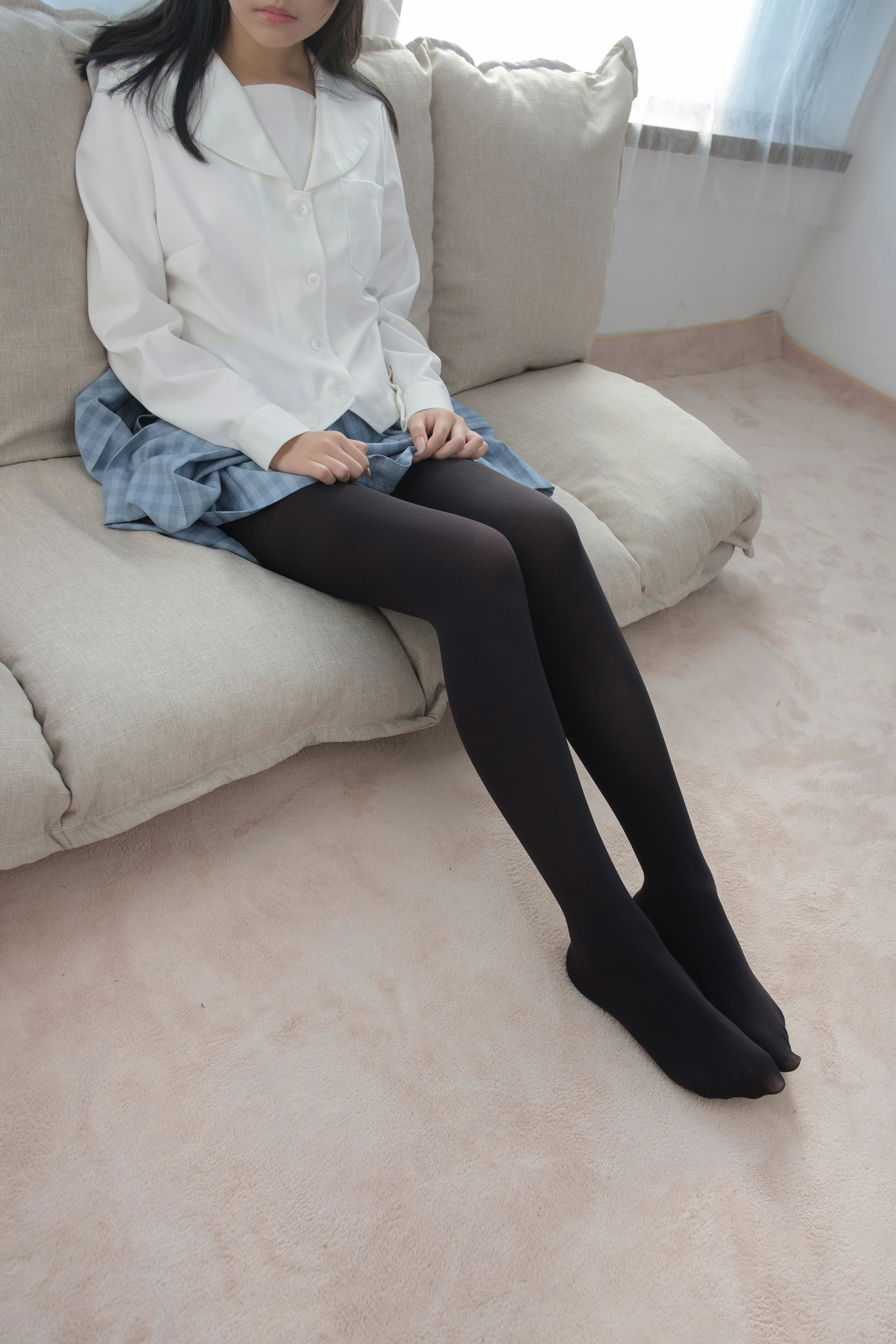 [森萝财团]爱花写真-ALPHA-005 清纯小萝莉 日本高中女生制服加黑色丝袜美腿玉足性感私房写真集,