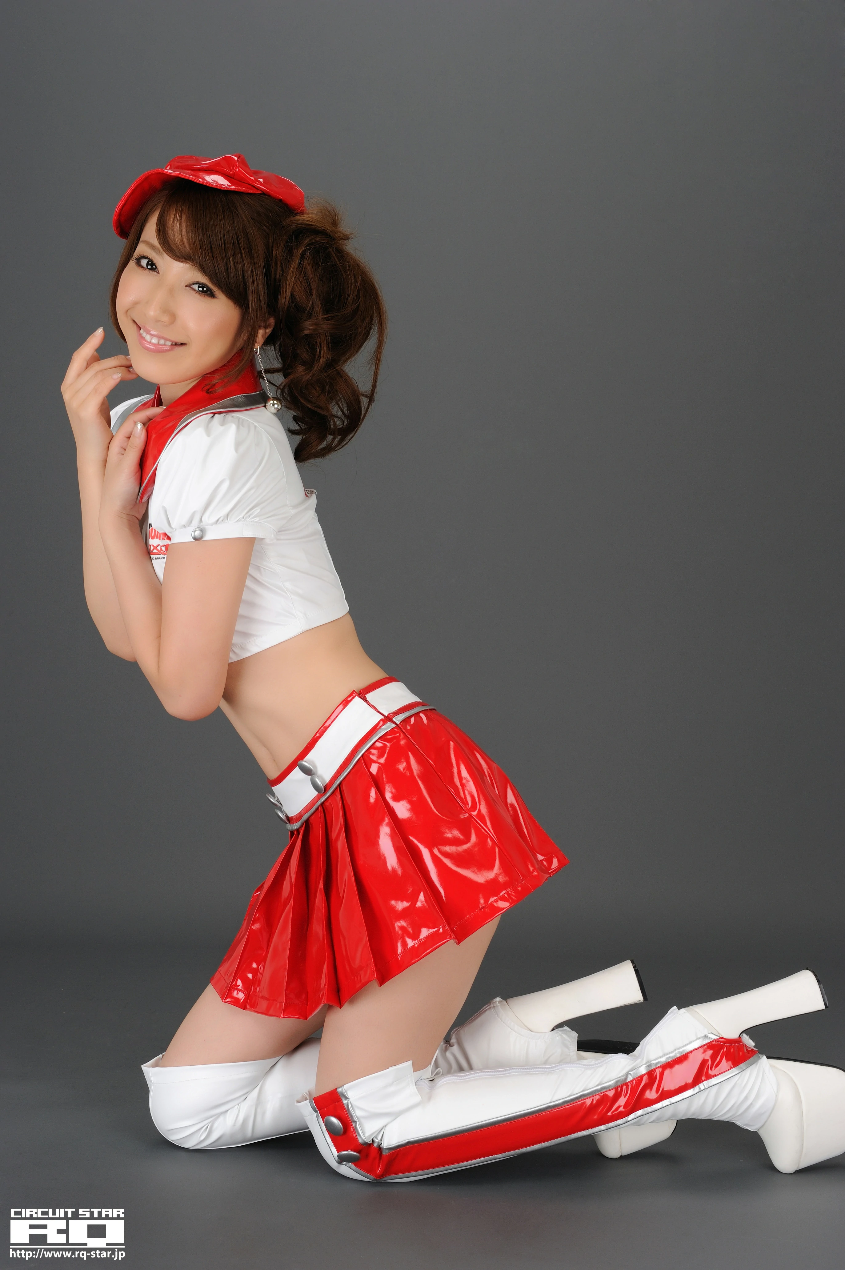 [RQ-STAR写真]NO.00506 清水恵美 Emi Shimizu 白色赛车女郎制服加红色短裙性感私房写真集,