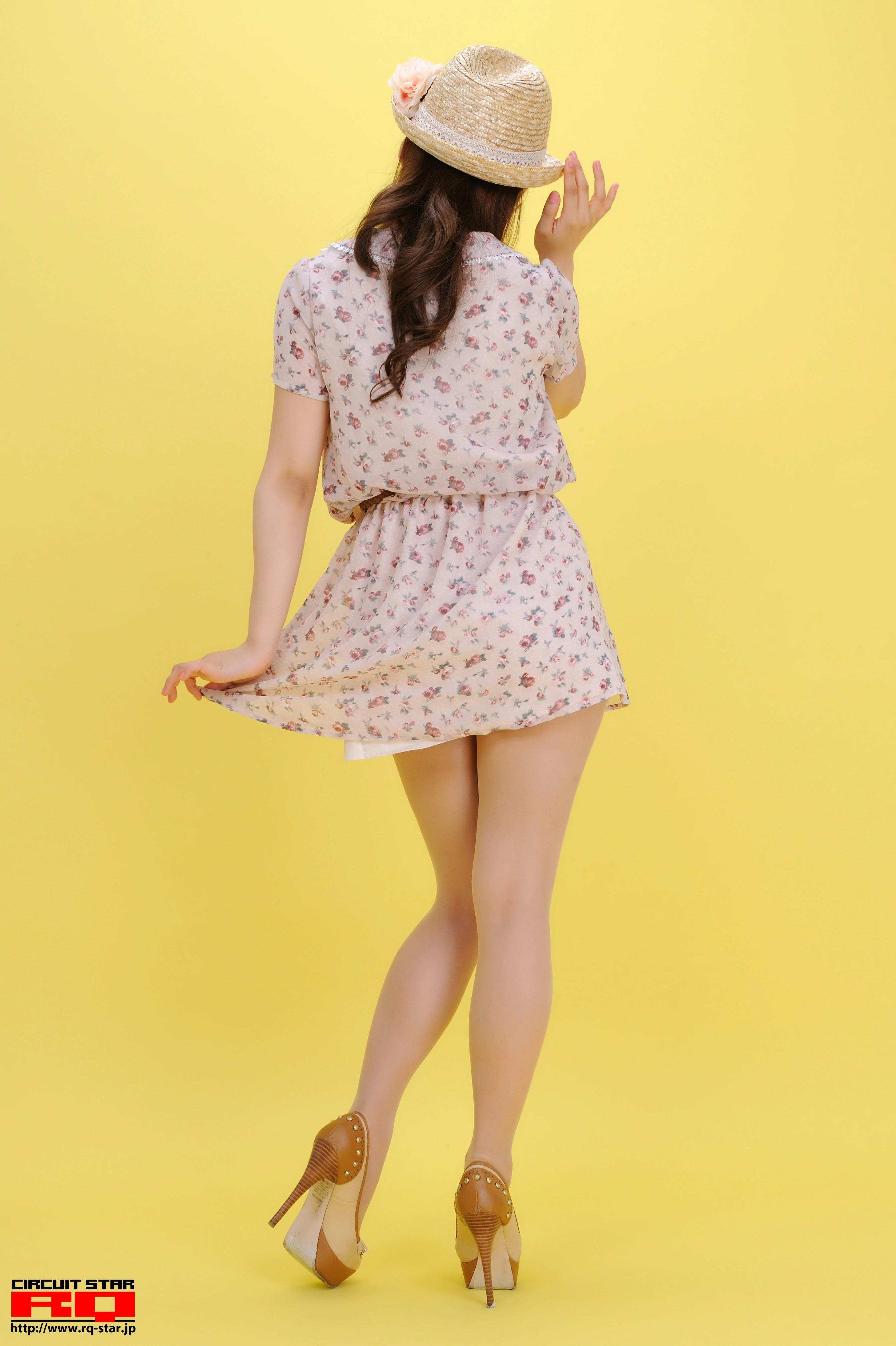 [RQ-STAR写真]NO.00507 如月くるみ(如月久留美 , Kurumi Kisaragi)粉色连身短裙加肉丝美腿私房写真集,