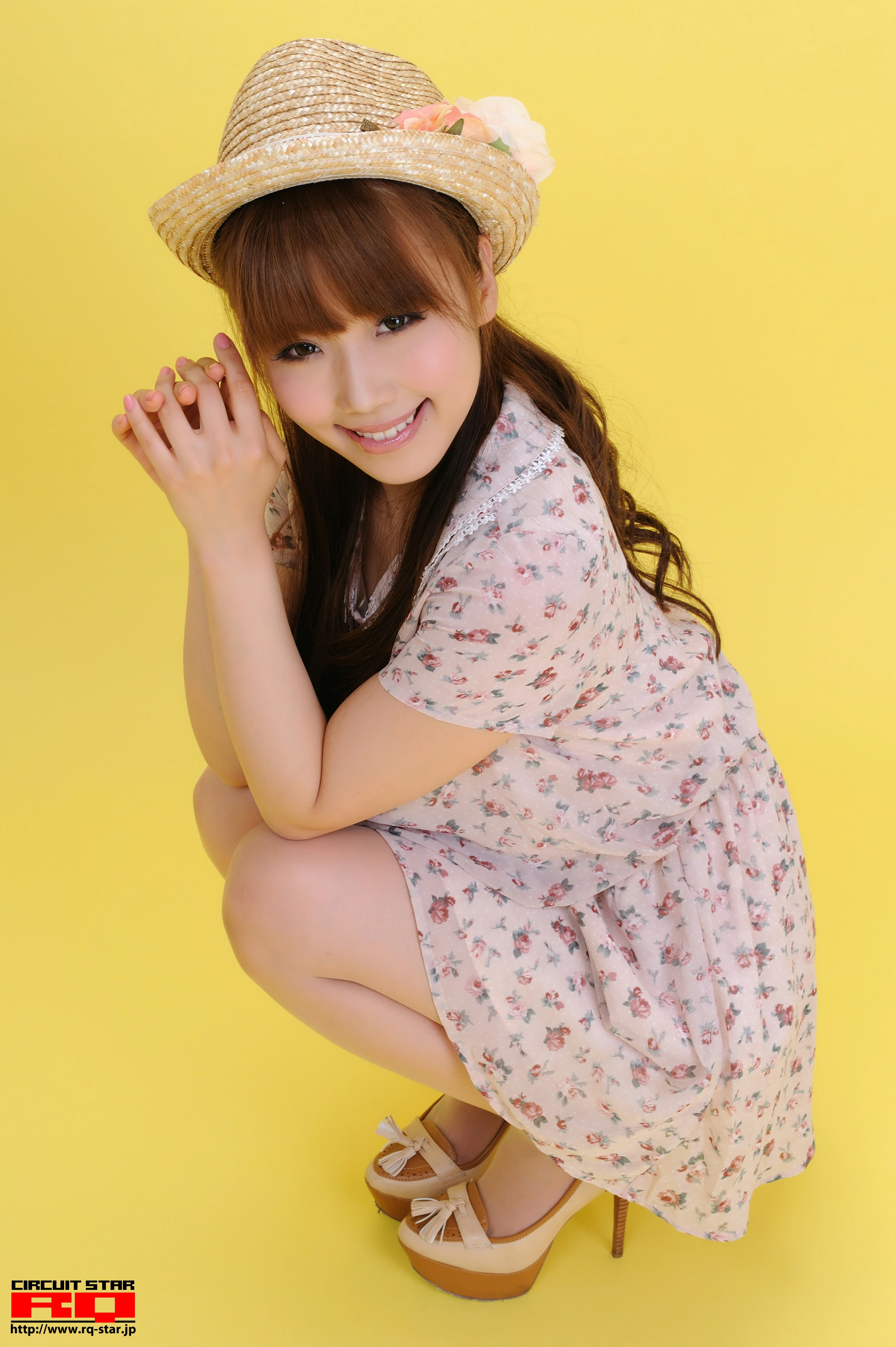 [RQ-STAR写真]NO.00507 如月くるみ(如月久留美 , Kurumi Kisaragi)粉色连身短裙加肉丝美腿私房写真集,