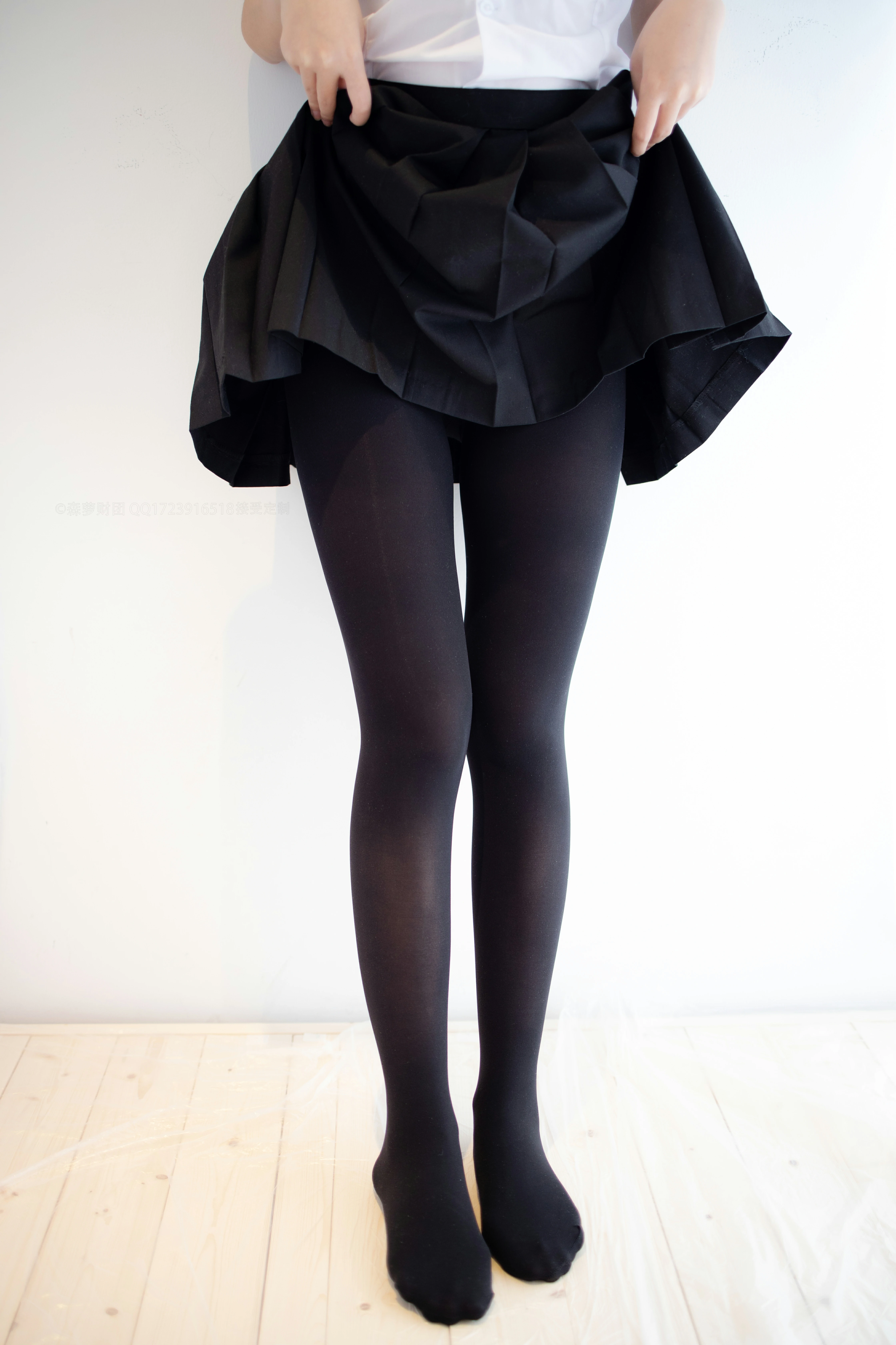 [森萝财团]爱花写真-ALPHA-021 性感小萝莉 黑色短裙与黑丝美腿加白色蕾丝内裤私房写真集,
