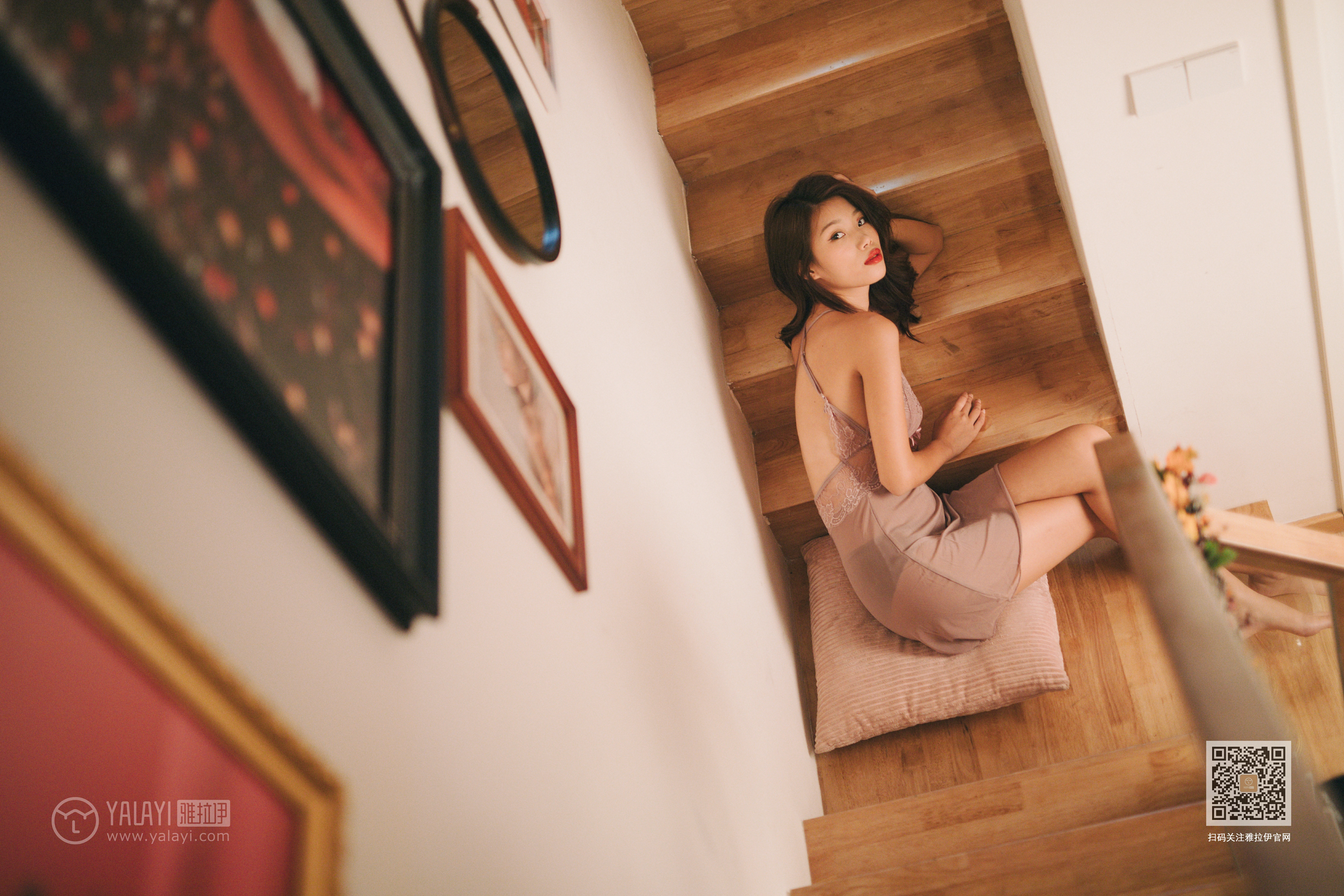 [YALAYI雅拉伊]Vol.509 楼梯间的偶遇 静初 粉色吊带蕾丝睡衣裙性感私房写真集,