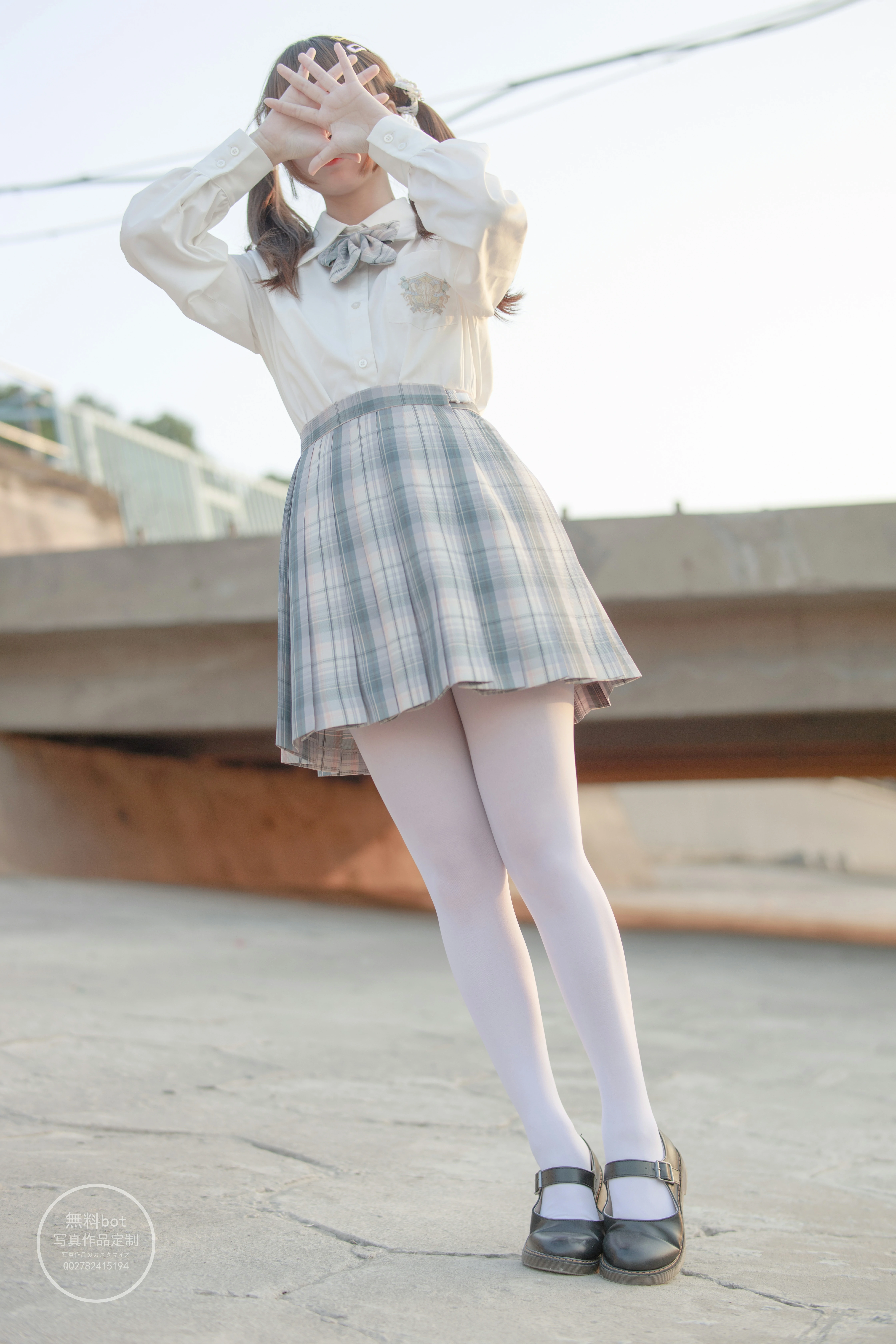 [森萝财团]有料 NO.012 清纯小萝莉 日本高中女生制服与格子短裙加白色丝袜美腿玉足性感私房写真集,