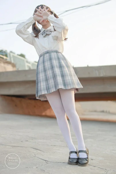 [森萝财团]有料 NO.012 清纯小萝莉 日本高中女生制服与格子短裙加白色丝袜美腿