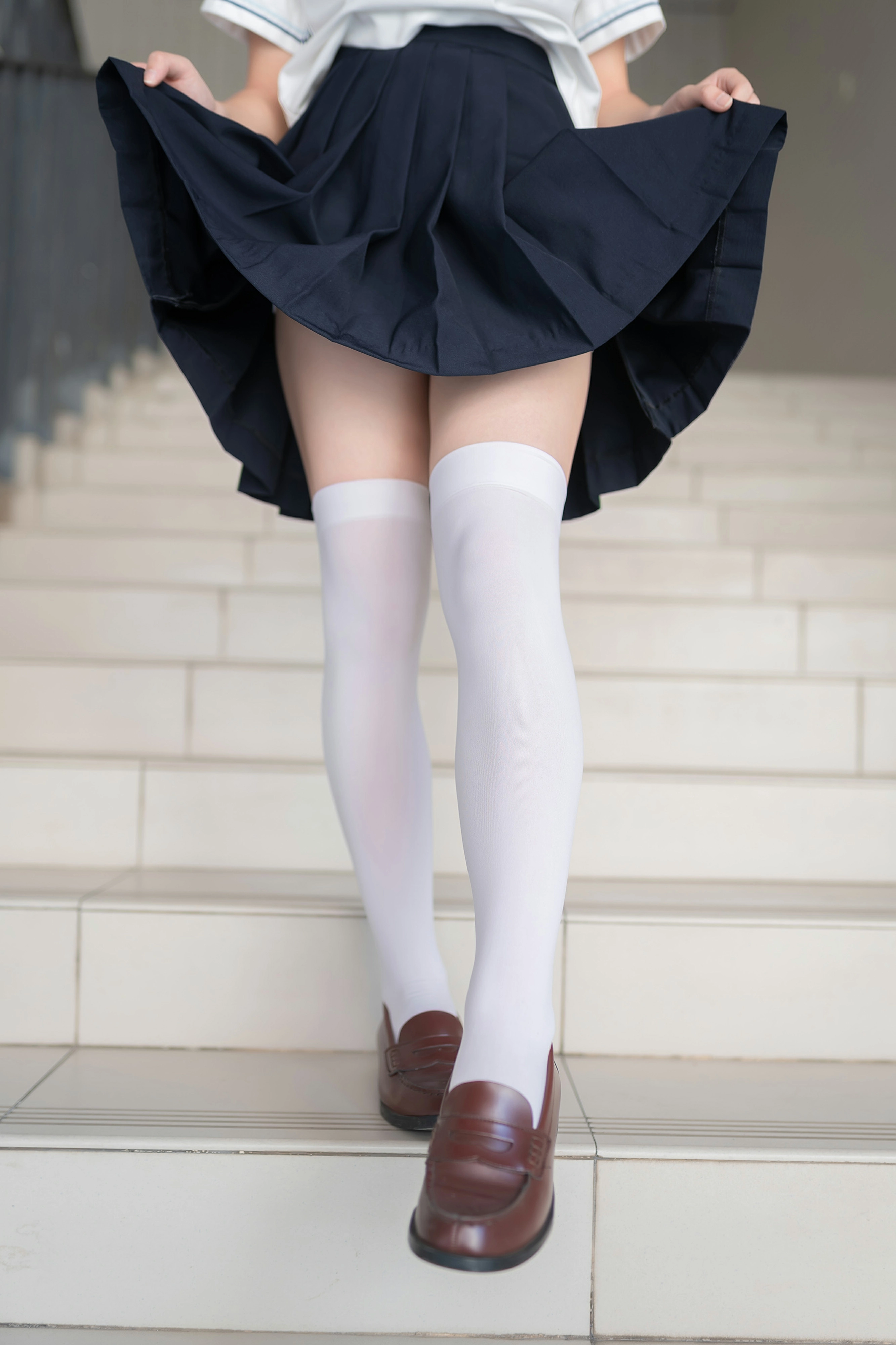 [风之领域]NO.146 小小水手少女萝莉 情趣制服与短裙加白色丝袜美腿性感私房写真集,