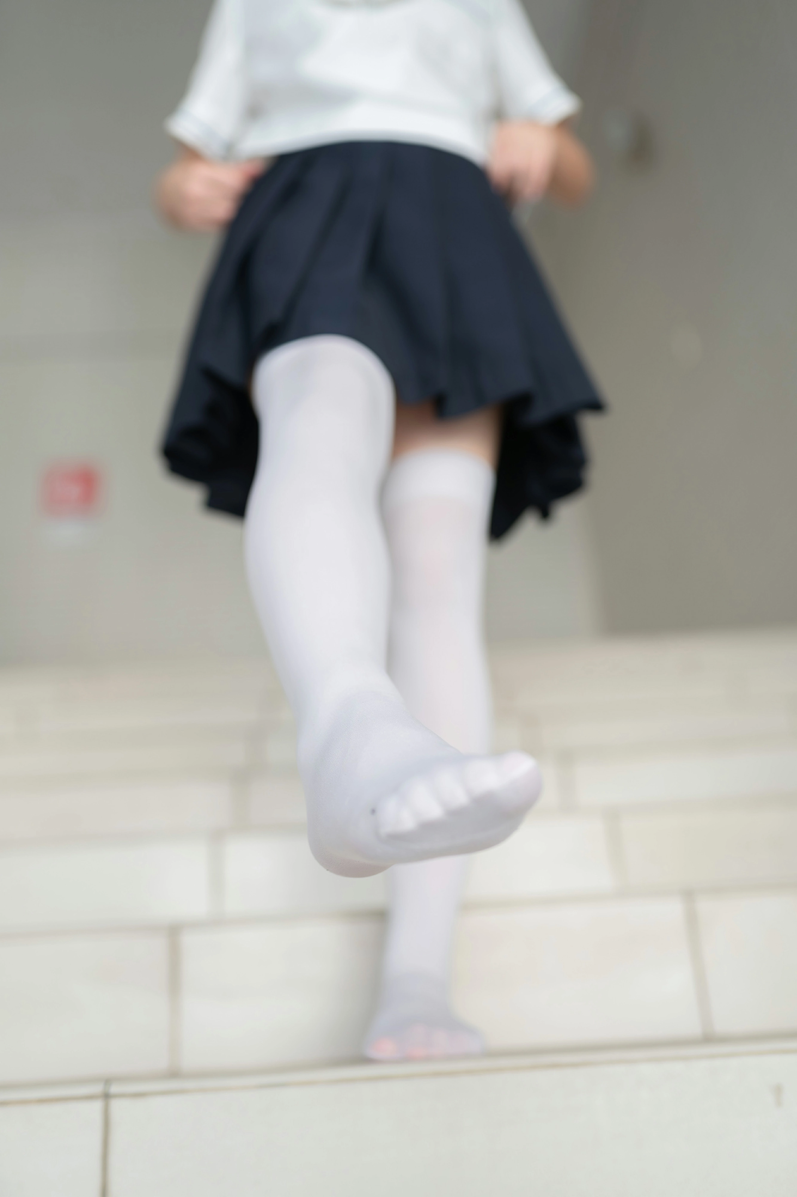 [风之领域]NO.146 小小水手少女萝莉 情趣制服与短裙加白色丝袜美腿性感私房写真集,