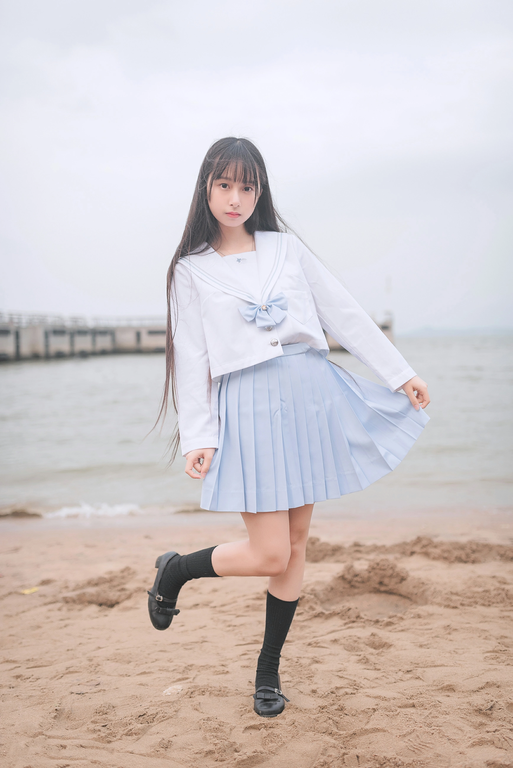 [风之领域]NO.155 海边漫步 阳光清纯小萝莉 日本高中女生制服加短裙私房写真集,