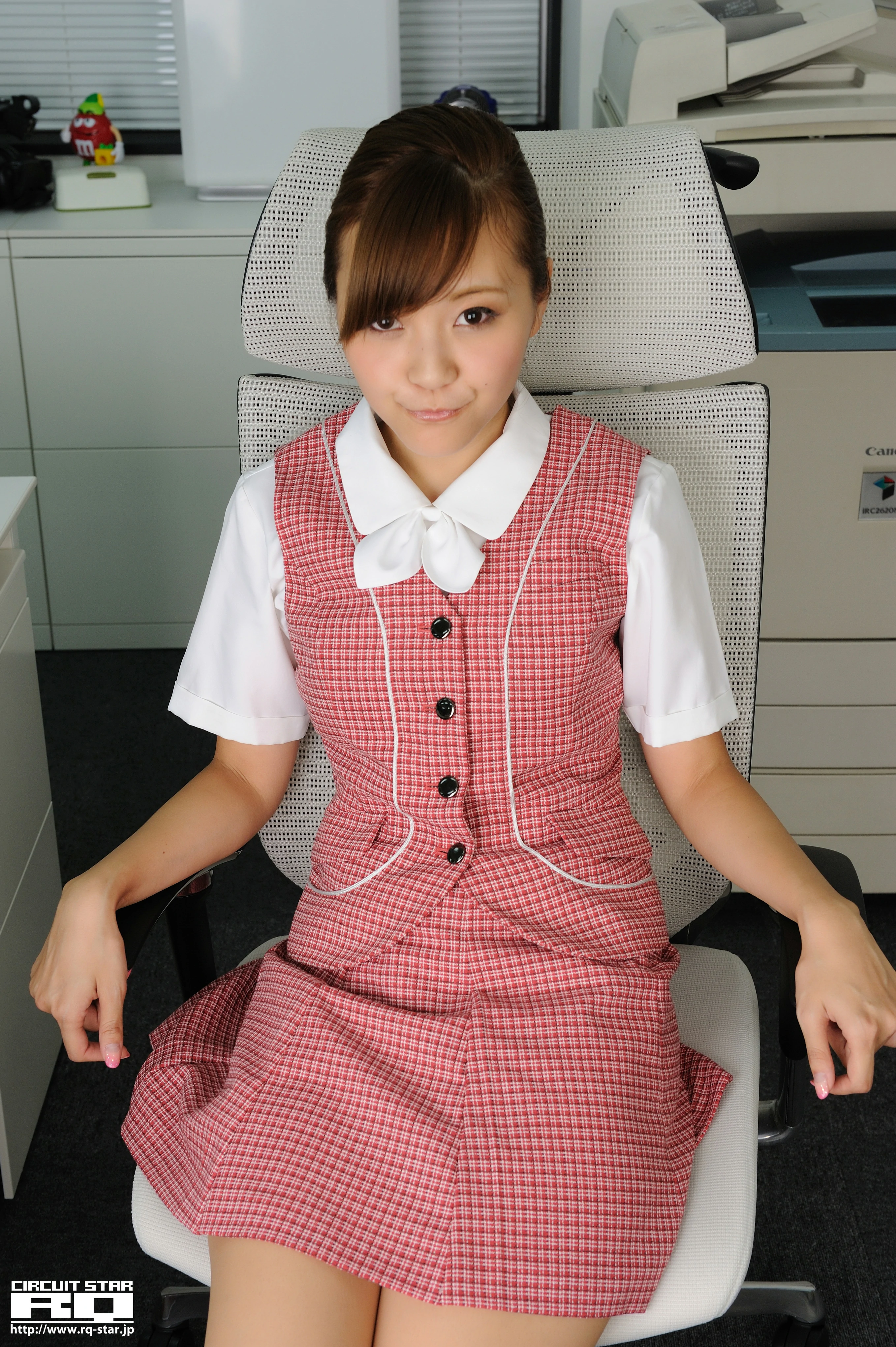 [RQ-STAR写真]NO.00537 性感女秘书 桃原美奈（ももはら みな，Mina Momohara）粉色制服与短裙加肉丝美腿私房写真集,