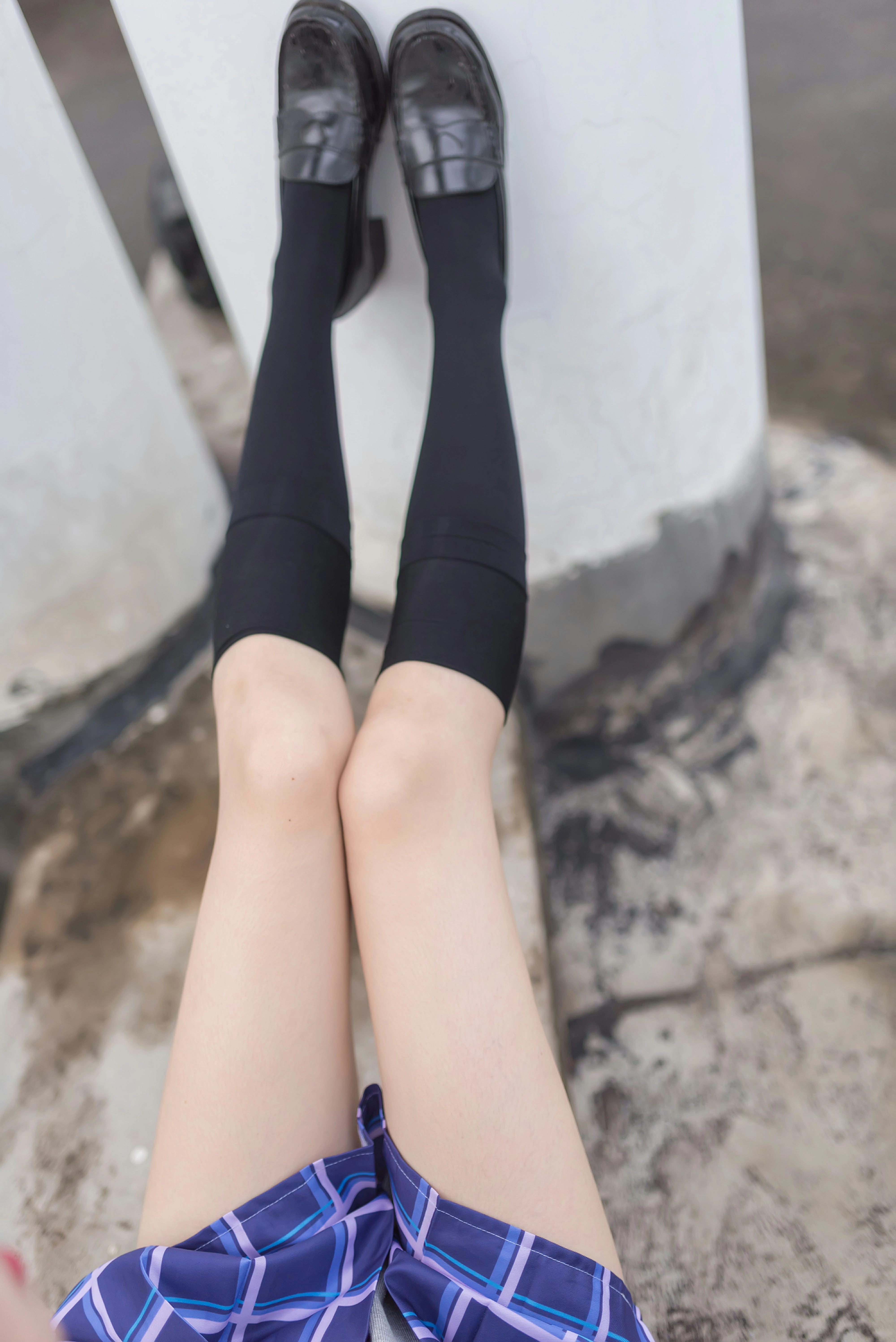 [风之领域]NO.168 清纯小萝莉 紫色格子短裙加黑丝美腿性感私房写真集,