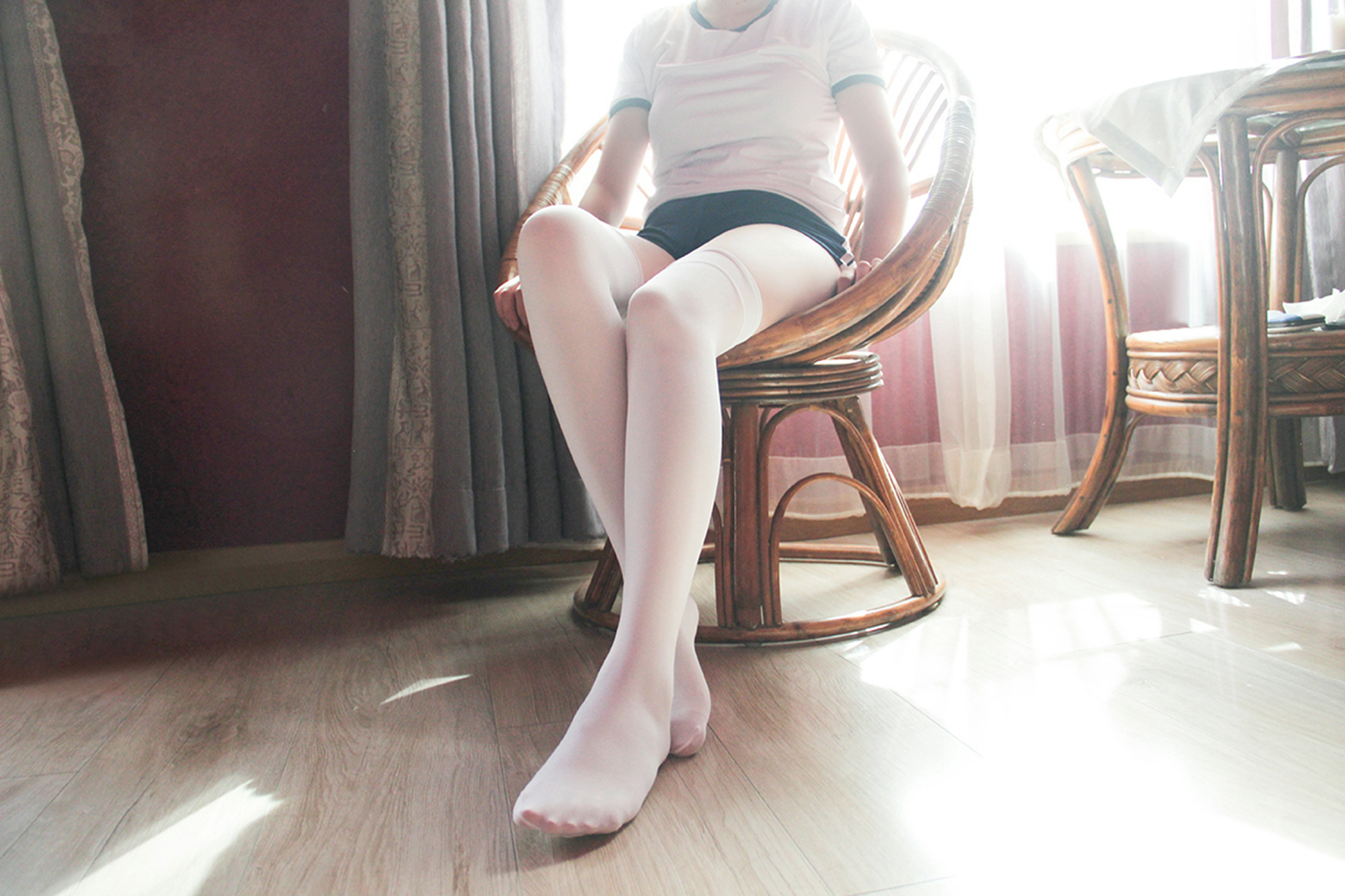 [风之领域]NO.169 清纯小萝莉 蓝色运动短裤加白色丝袜美腿性感私房写真集,