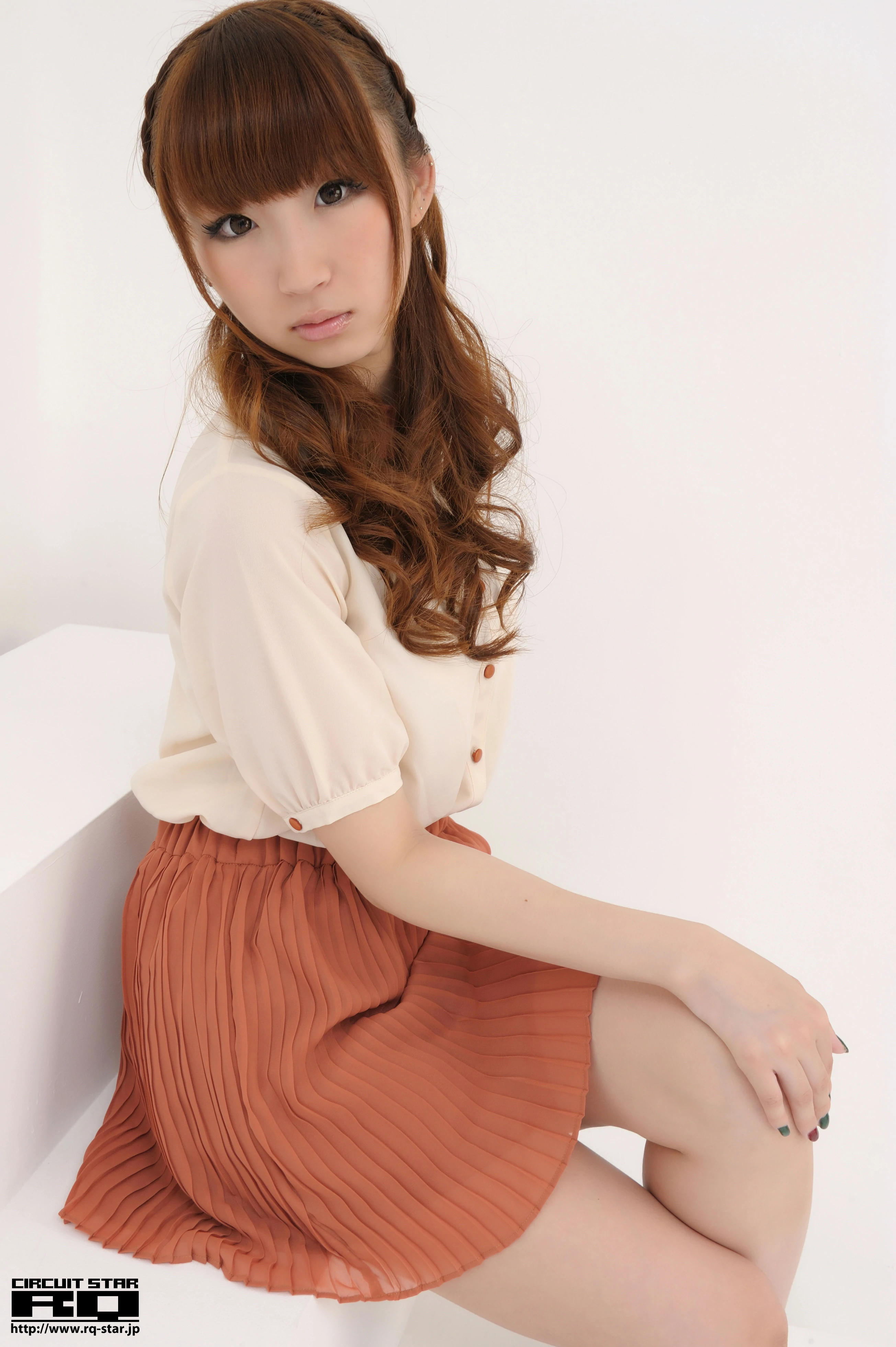 [RQ-STAR写真]NO.00563 荒井嘉奈 Kana Arai 粉色衬衫加橙色短裙私房写真集,