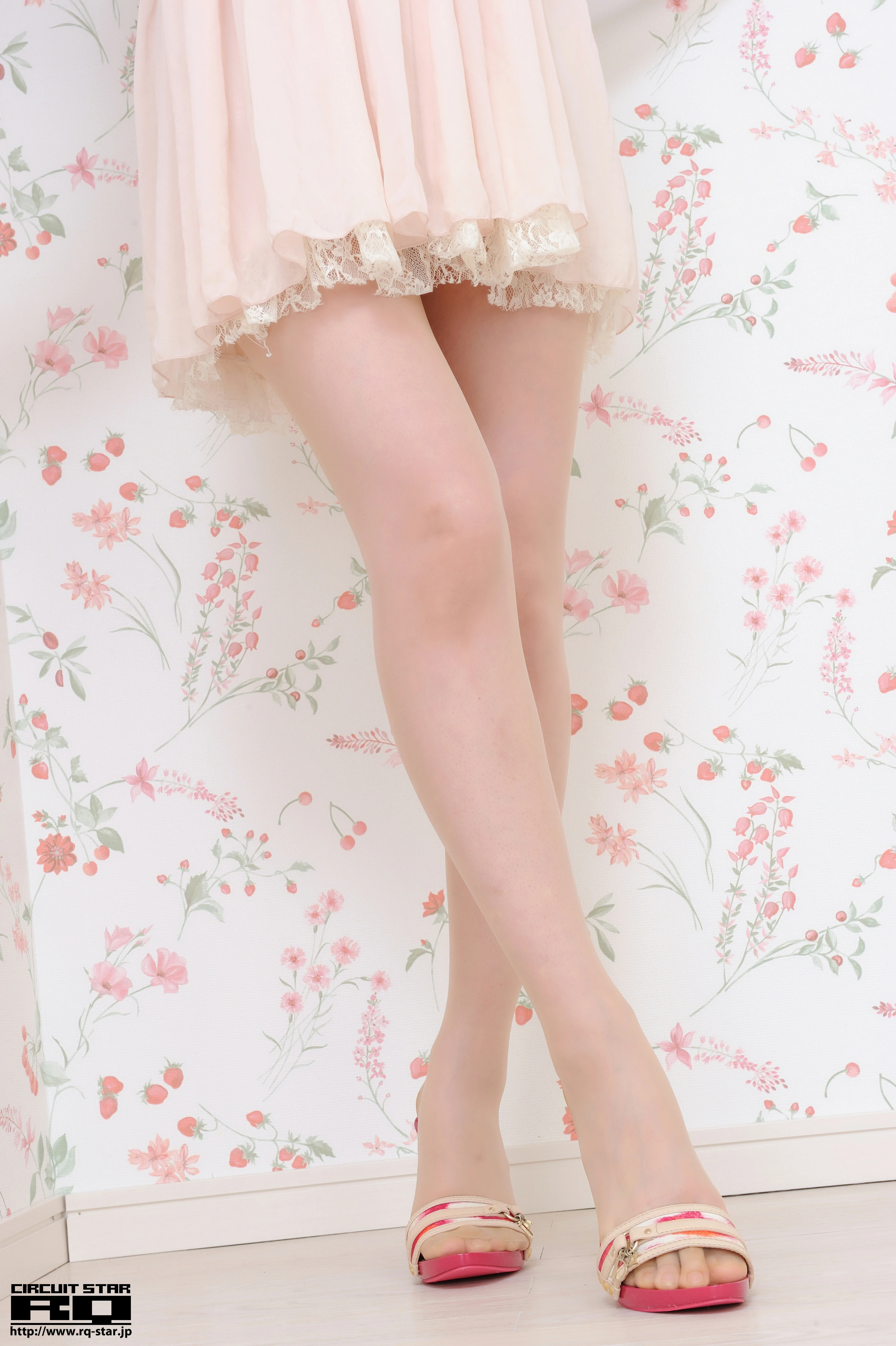 [RQ-STAR写真]NO.00564 友木えり Eri Tomoki 粉色透视连衣裙加肉丝美腿性感私房写真集,
