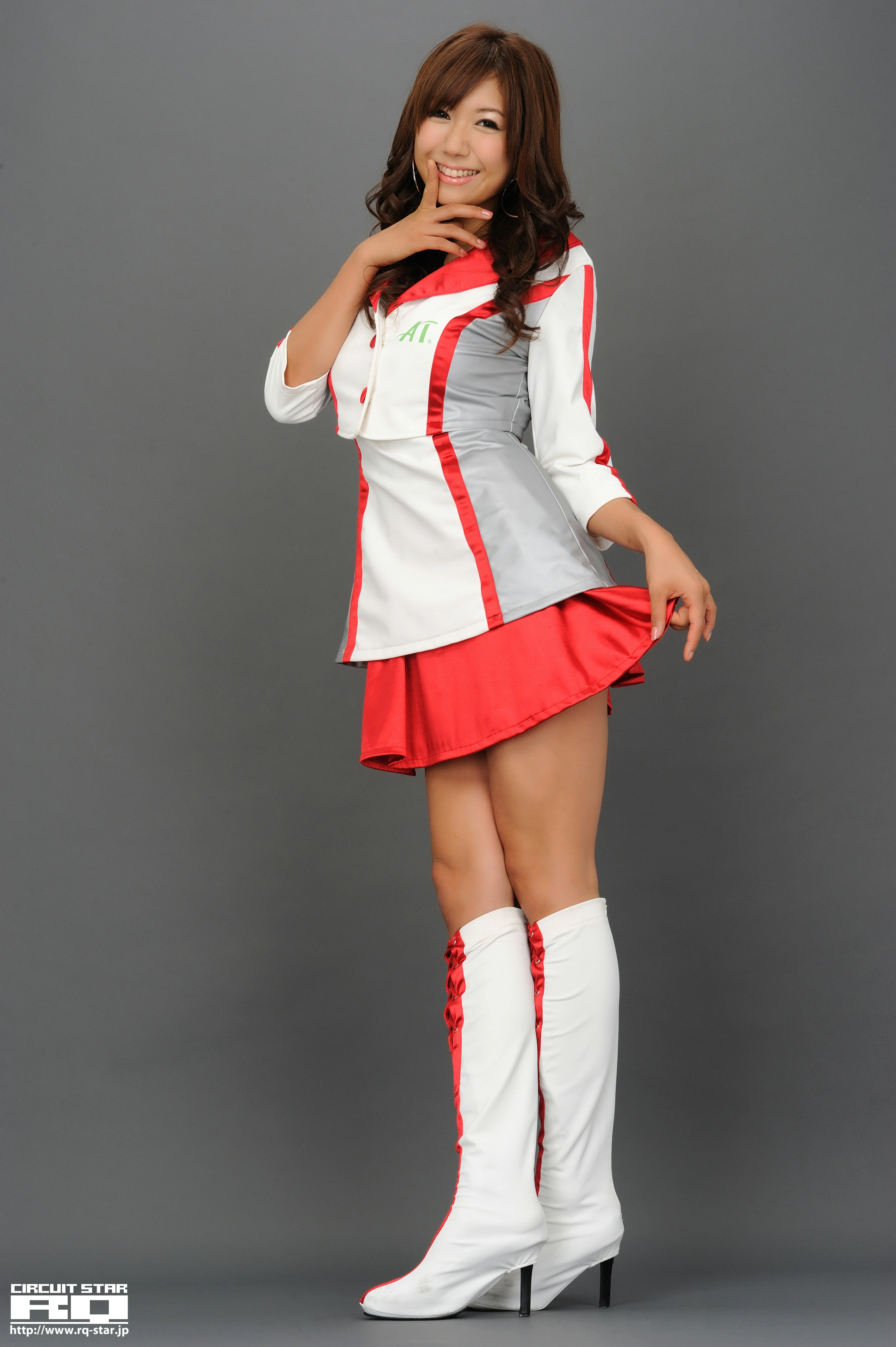 [RQ-STAR写真]NO.00568 穂川果音（ほのかわかのん，Kanon Hokawa）白色连身制服加红色短裙性感私房写真集,