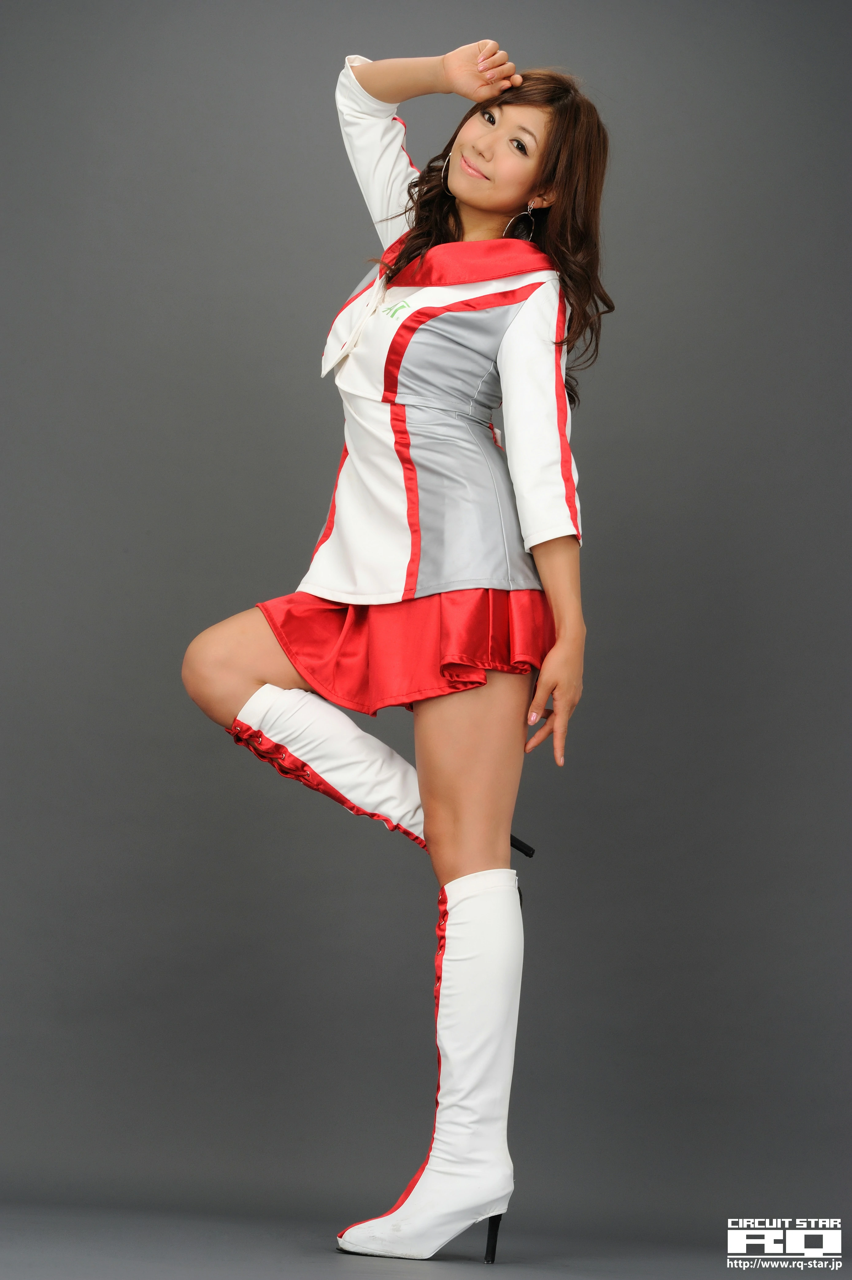 [RQ-STAR写真]NO.00568 穂川果音（ほのかわかのん，Kanon Hokawa）白色连身制服加红色短裙性感私房写真集,