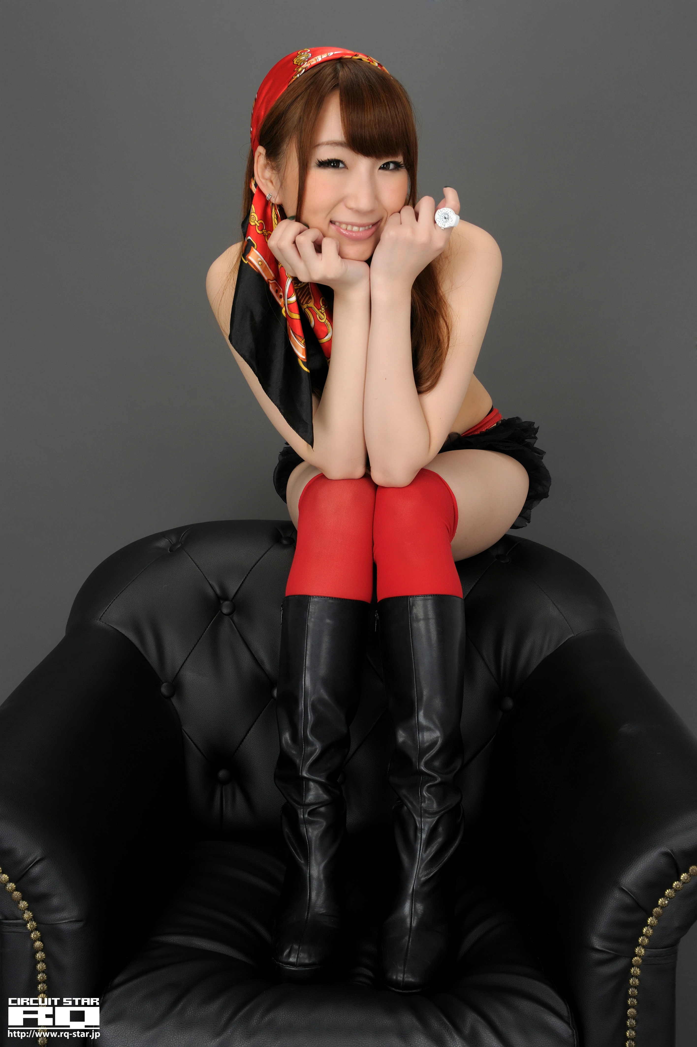 [RQ-STAR写真]NO.00573 性感赛车女郎 荒井嘉奈 Kana Arai 红色制服内衣加黑色短裙私房写真集,