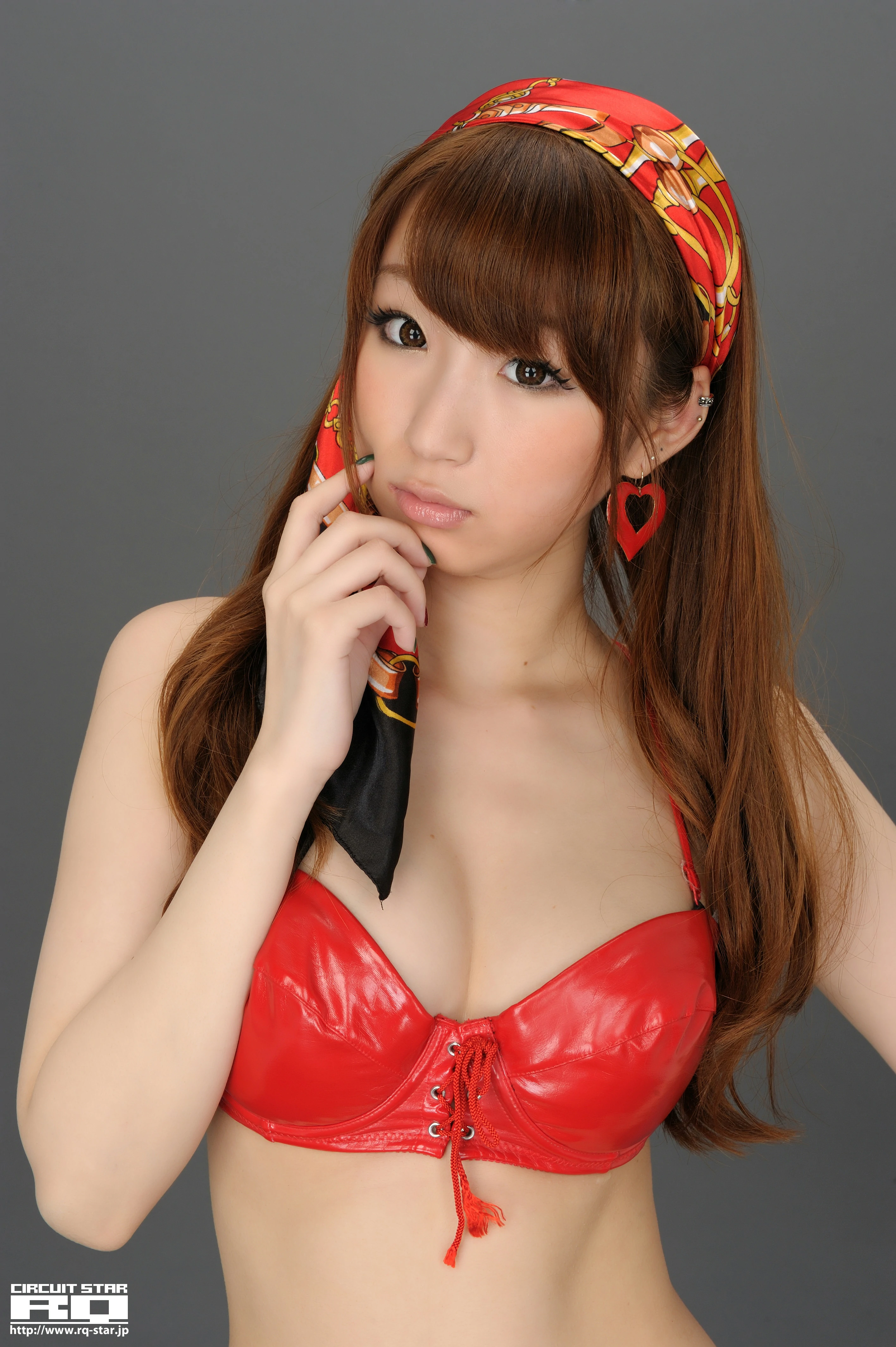 [RQ-STAR写真]NO.00573 性感赛车女郎 荒井嘉奈 Kana Arai 红色制服内衣加黑色短裙私房写真集,