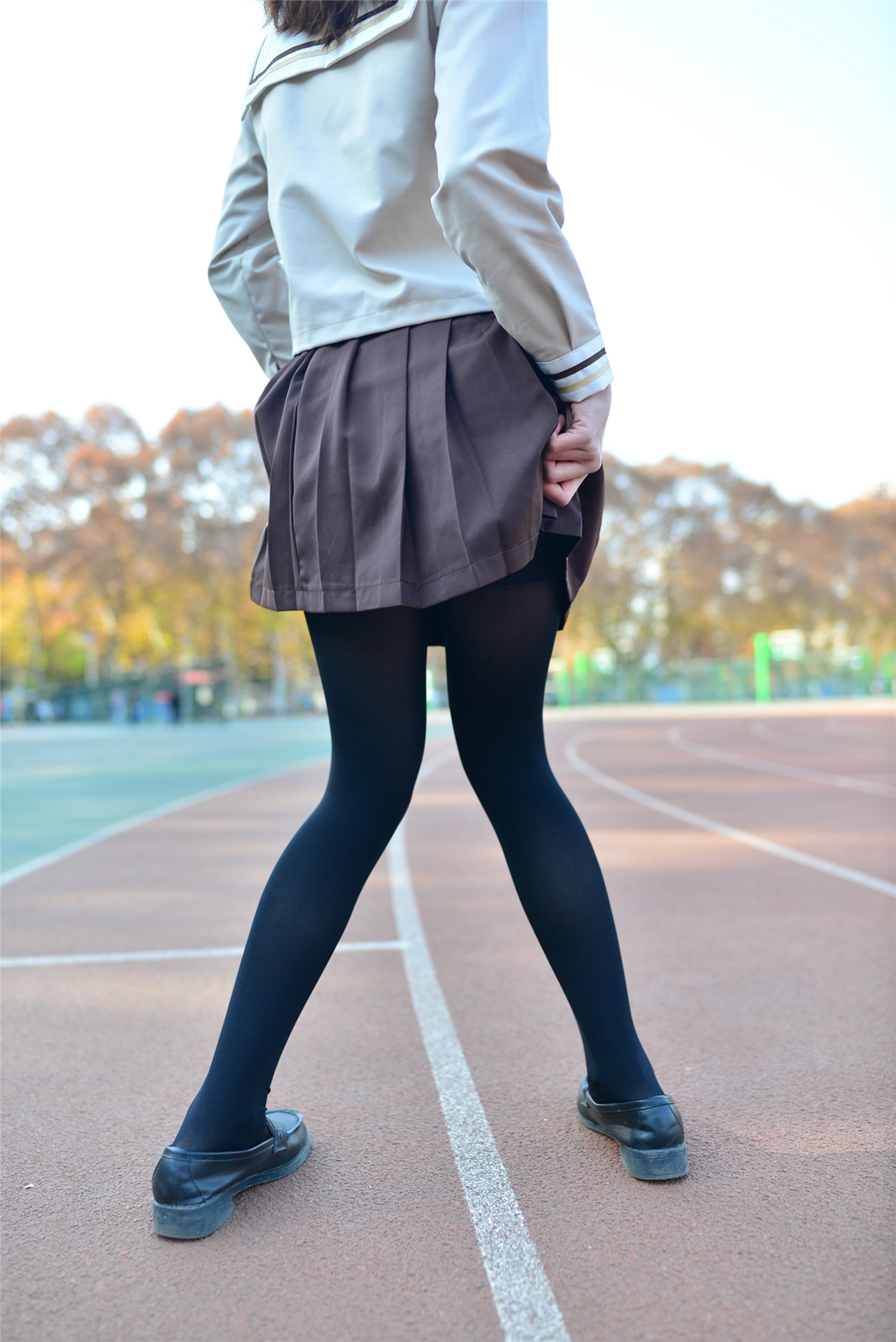 [风之领域]NO.177 校园里的黑丝美腿性感小学妹高中女生制服加短裙私房写真集,