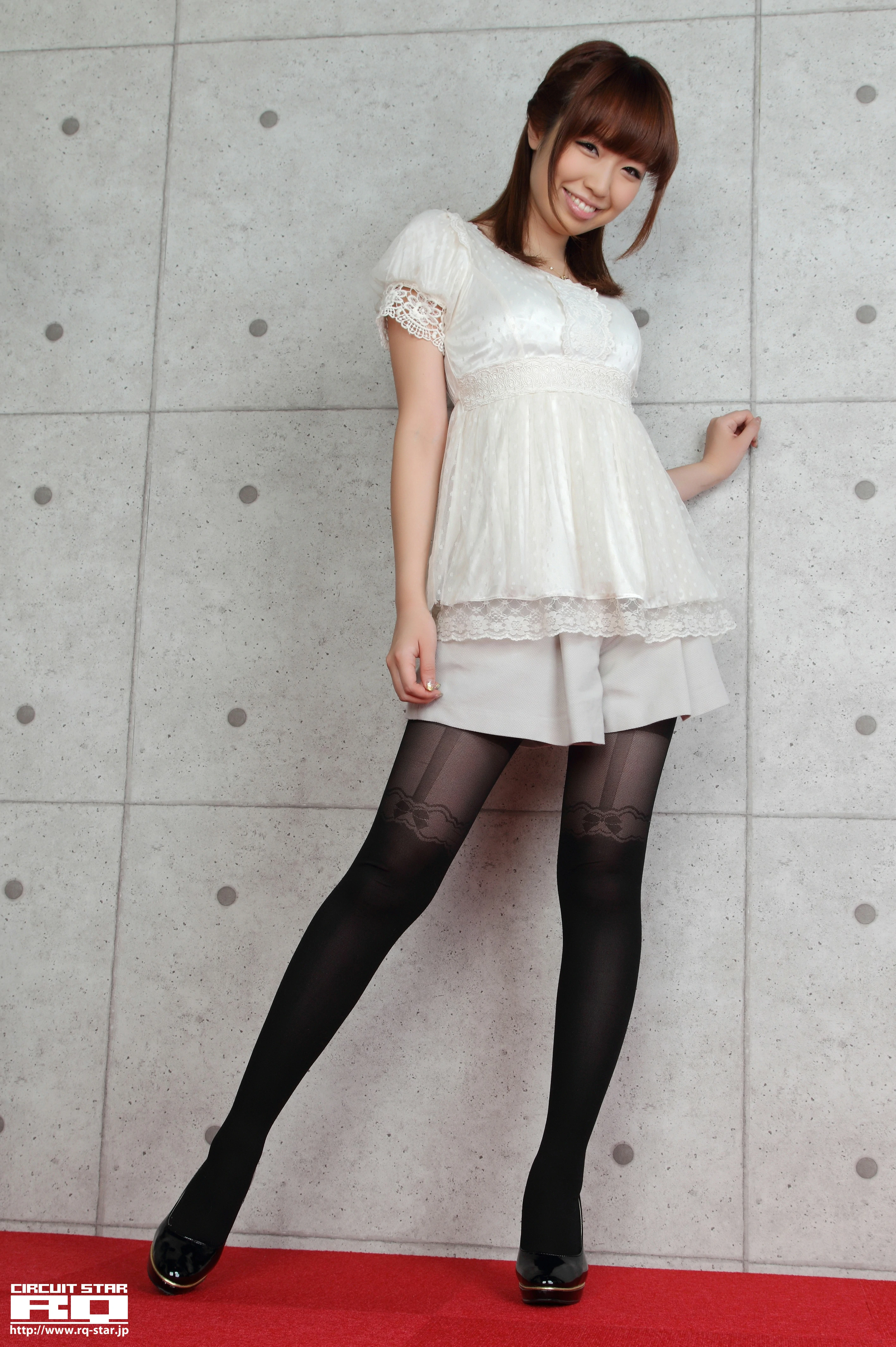 [RQ-STAR写真]NO.00599 山岡実乃里(山冈实乃里，Yamaoka Minori)白色蕾丝连身裙加黑丝美腿性感私房写真集,
