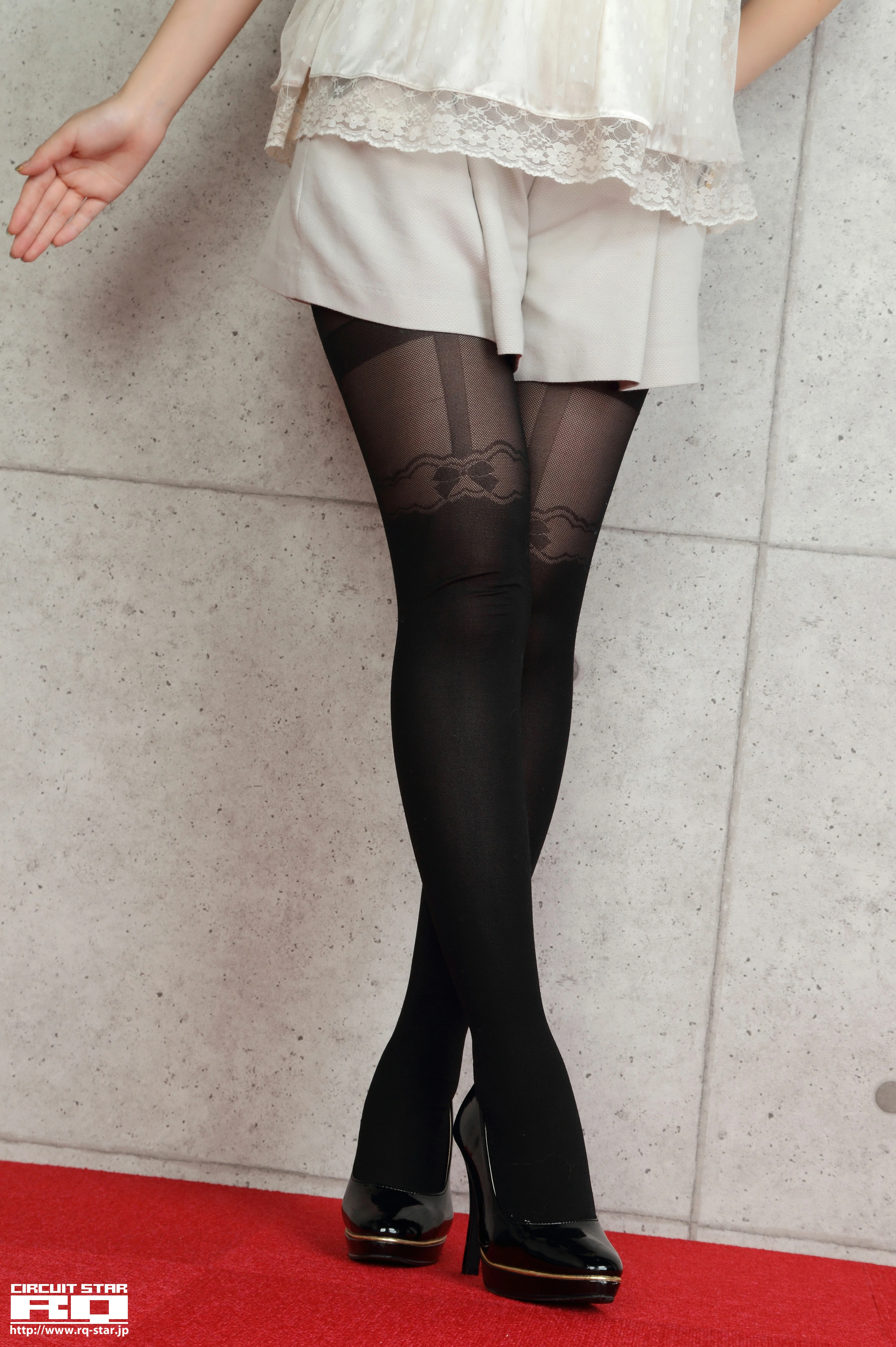 [RQ-STAR写真]NO.00599 山岡実乃里(山冈实乃里，Yamaoka Minori)白色蕾丝连身裙加黑丝美腿性感私房写真集,