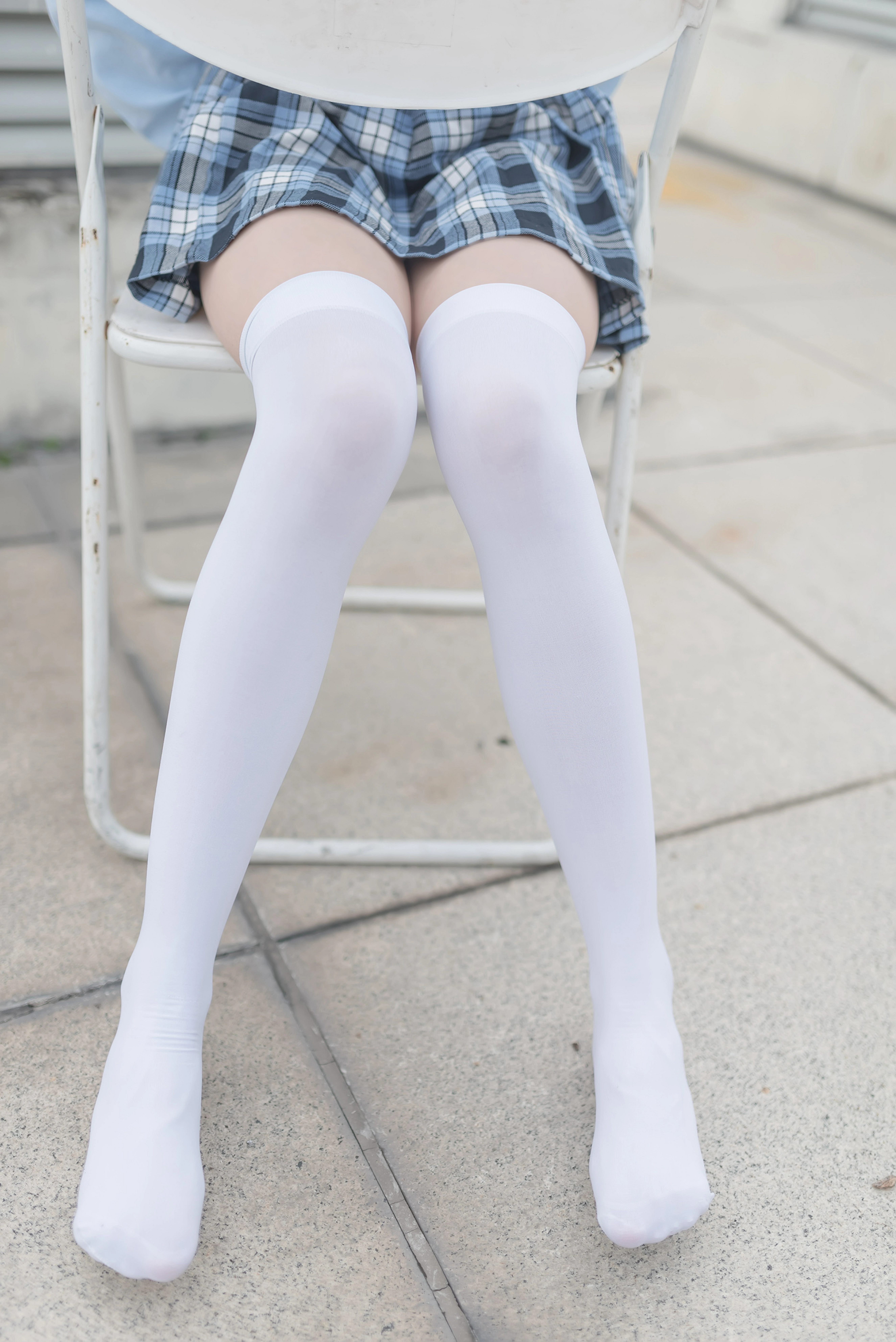 [风之领域]NO.189 萝莉少女 格子短裙加白色丝袜美腿性感私房写真集,