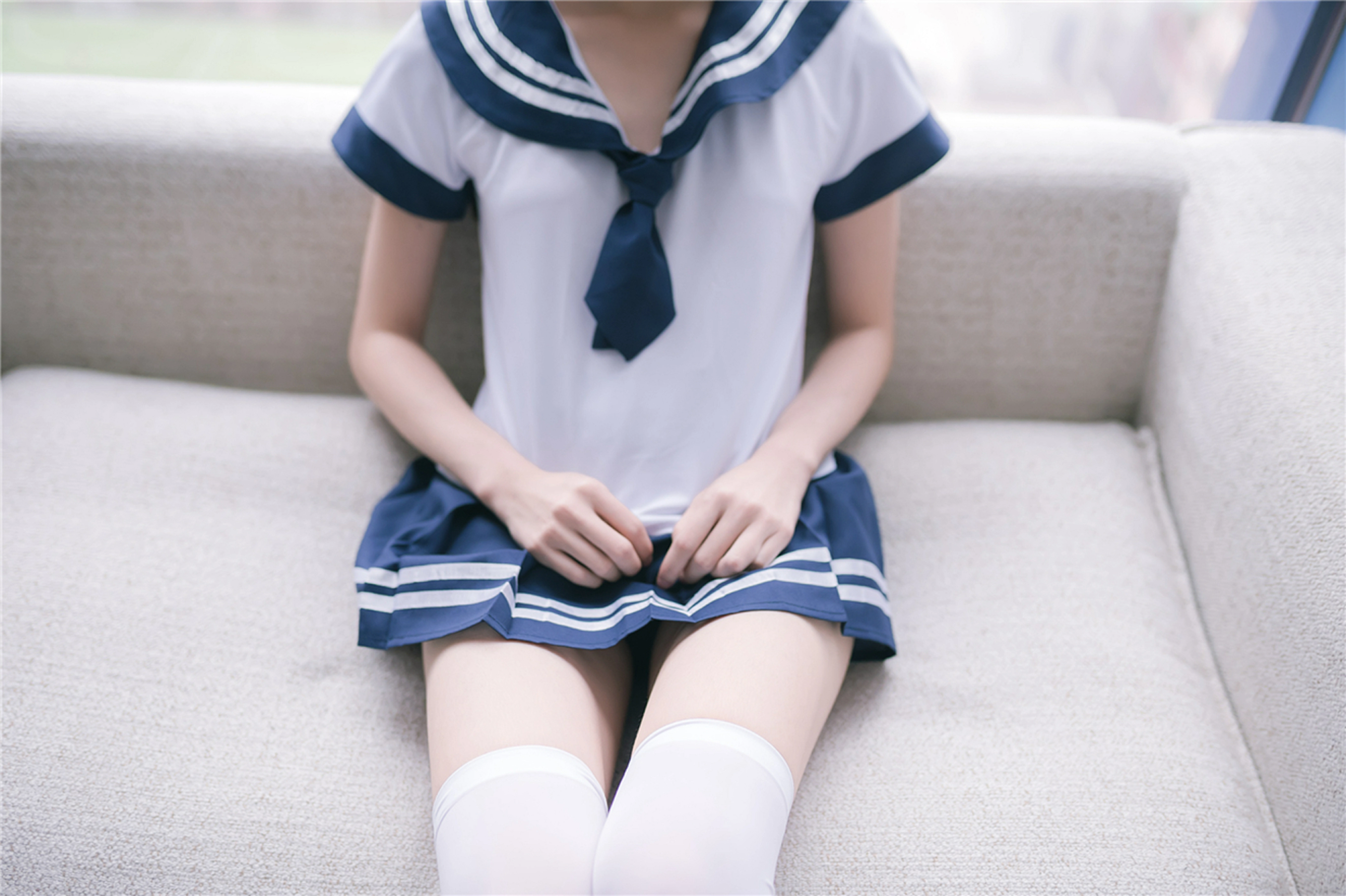 [风之领域]NO.197 清纯萝莉小学妹 日本高中女生制服与短裙加白色丝袜美腿性感私房写真集,