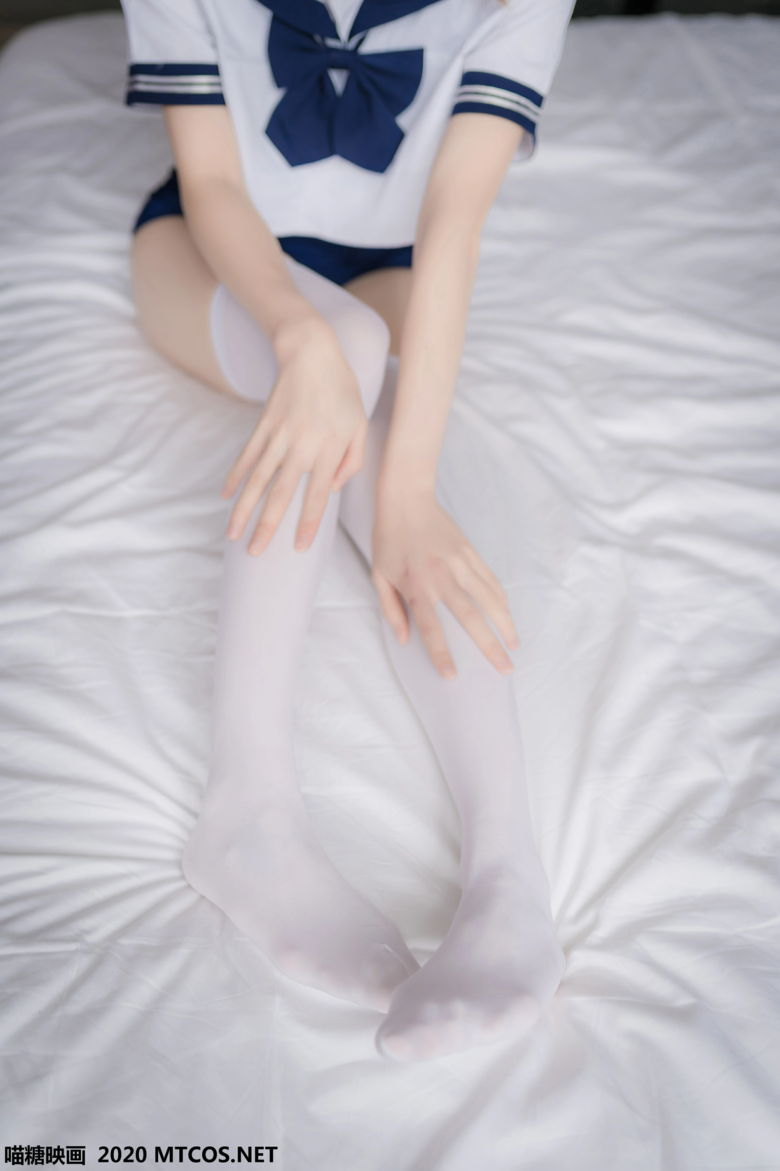 [喵糖映画]JKL.006 清纯萝莉 蓝色泳装JK制服加白色丝袜美腿性感私房写真集,