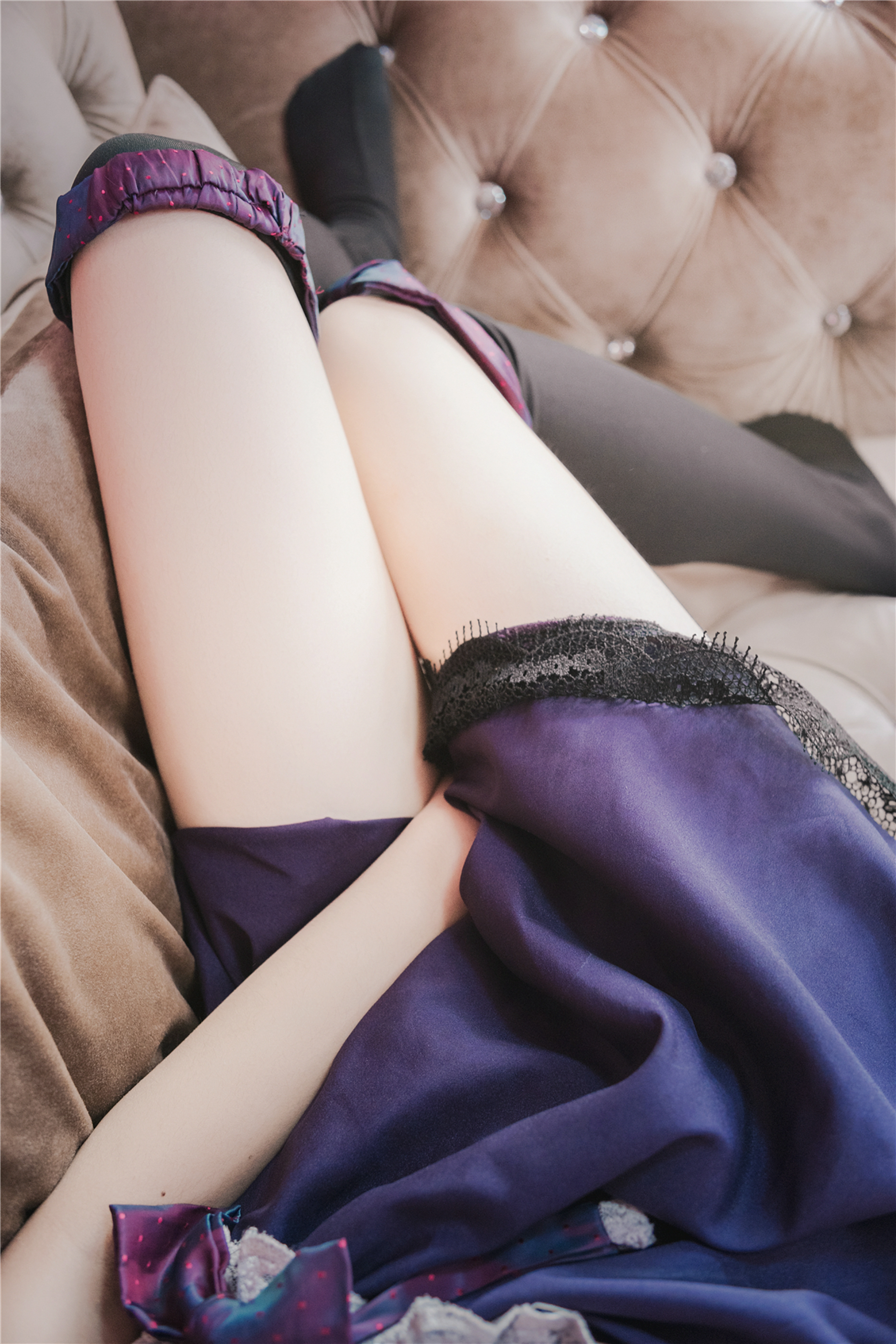 [风之领域]NO.203 清纯小萝莉 紫色抹胸蕾丝连衣裙加黑丝美腿性感私房写真集,