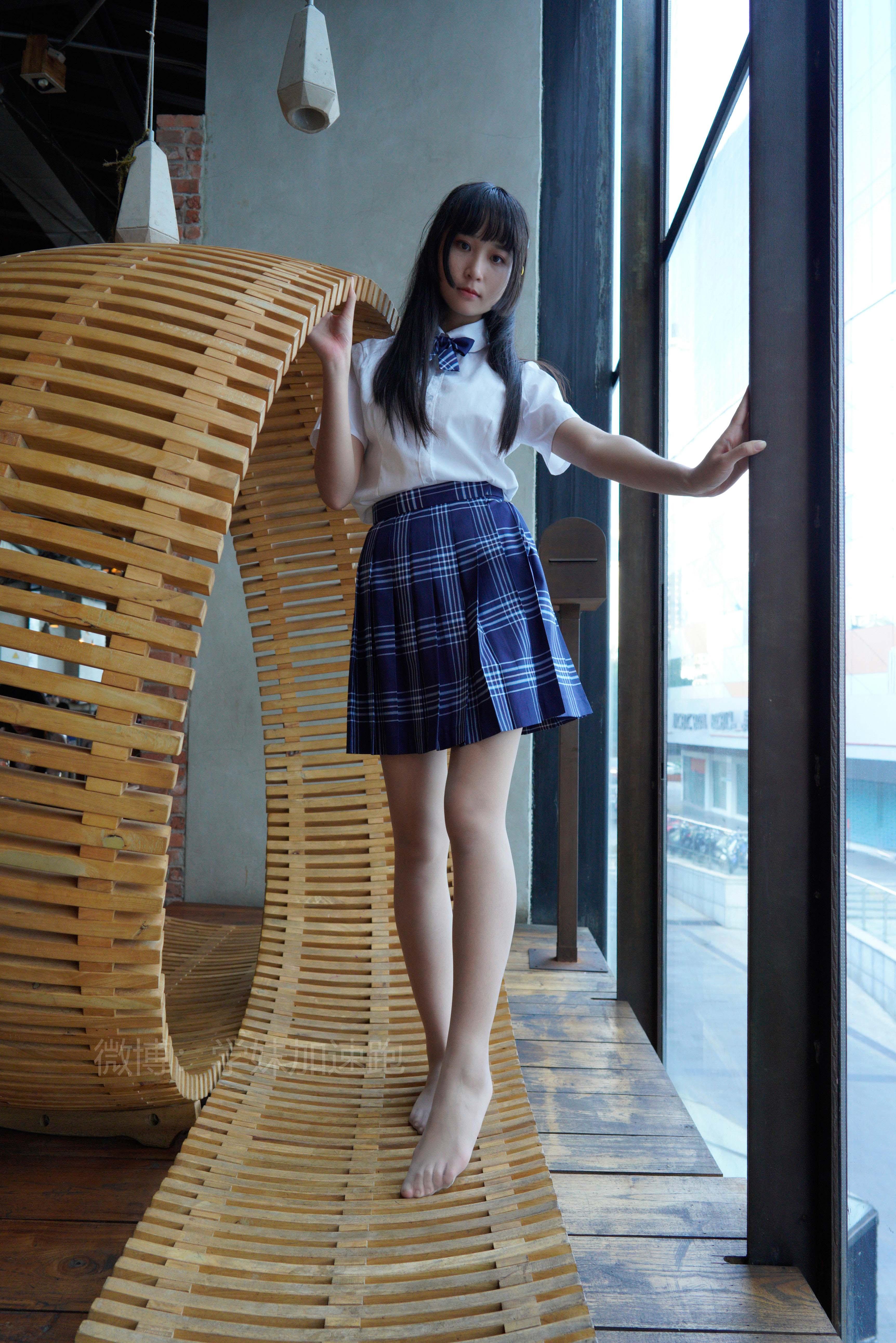 [学妹加速跑]XM001《小琪学妹1》日本高中女生制服与短裙加肉丝美腿性感私房写真集,