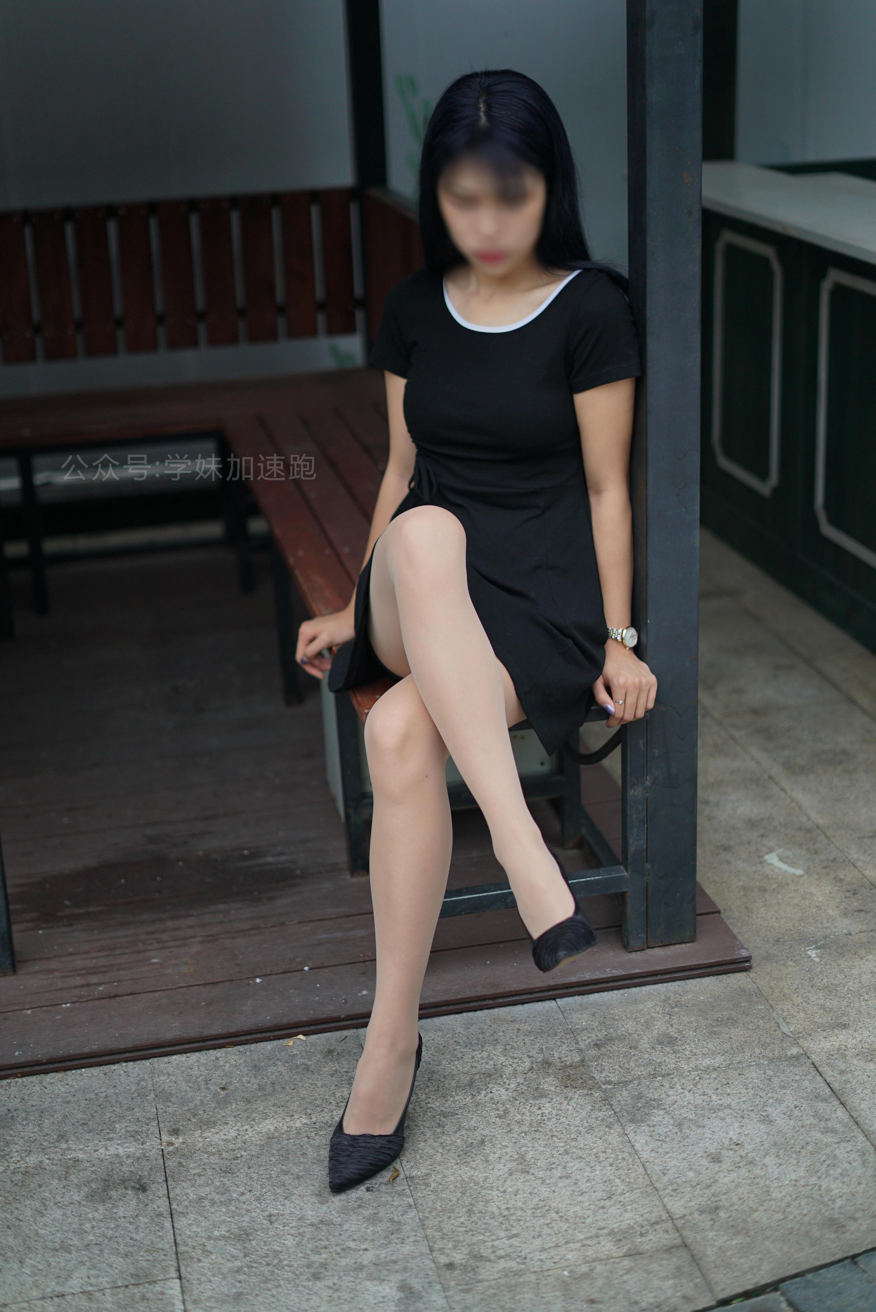 [学妹加速跑]XM042 《胶囊旅馆的秘密-敏儿》 黑色紧身连衣裙加肉丝美腿性感私房写真集,