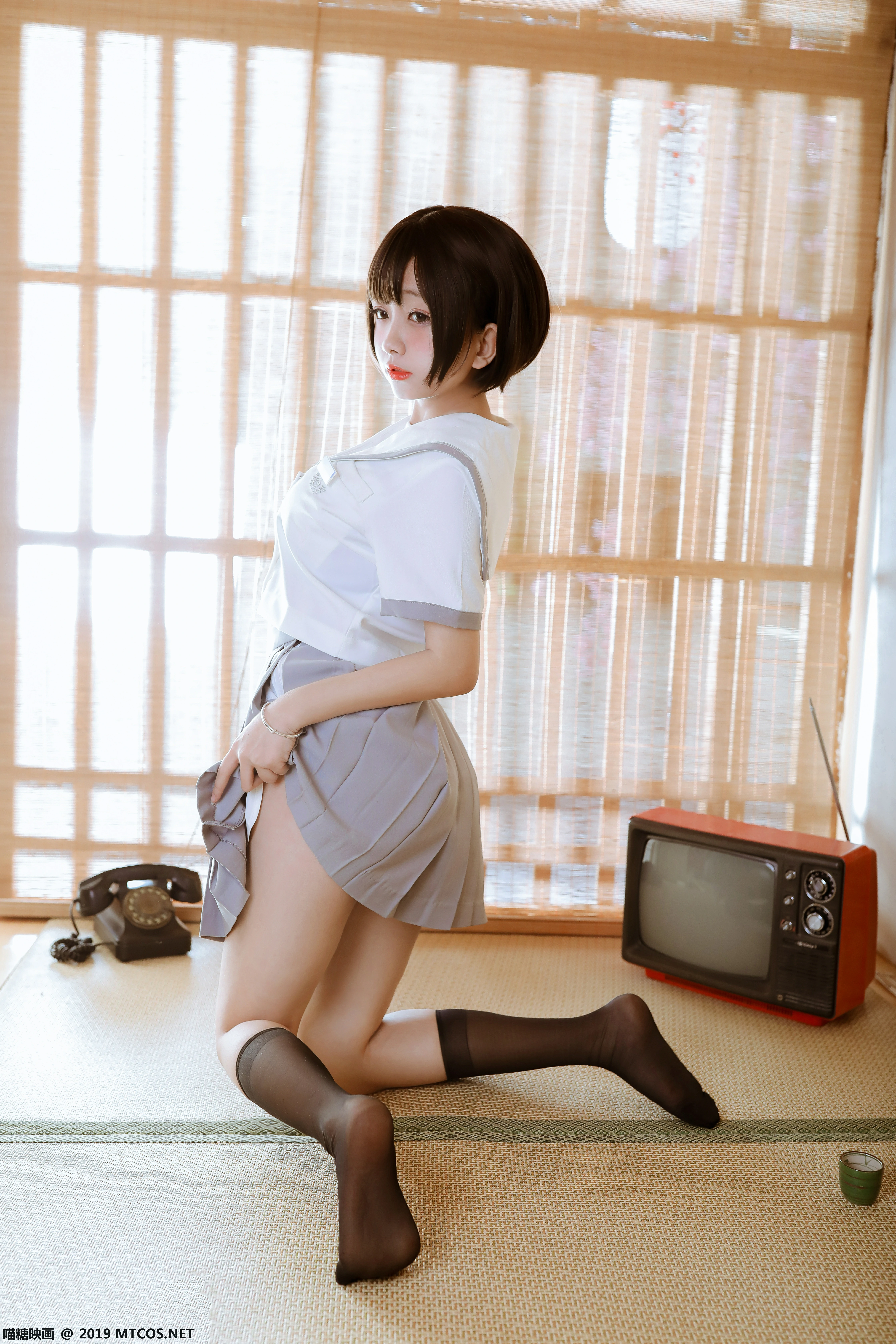 [喵糖映画]VOL.039 和风萝莉少女 日本高中女生制服与短裙加黑丝美腿性感私房写真集,