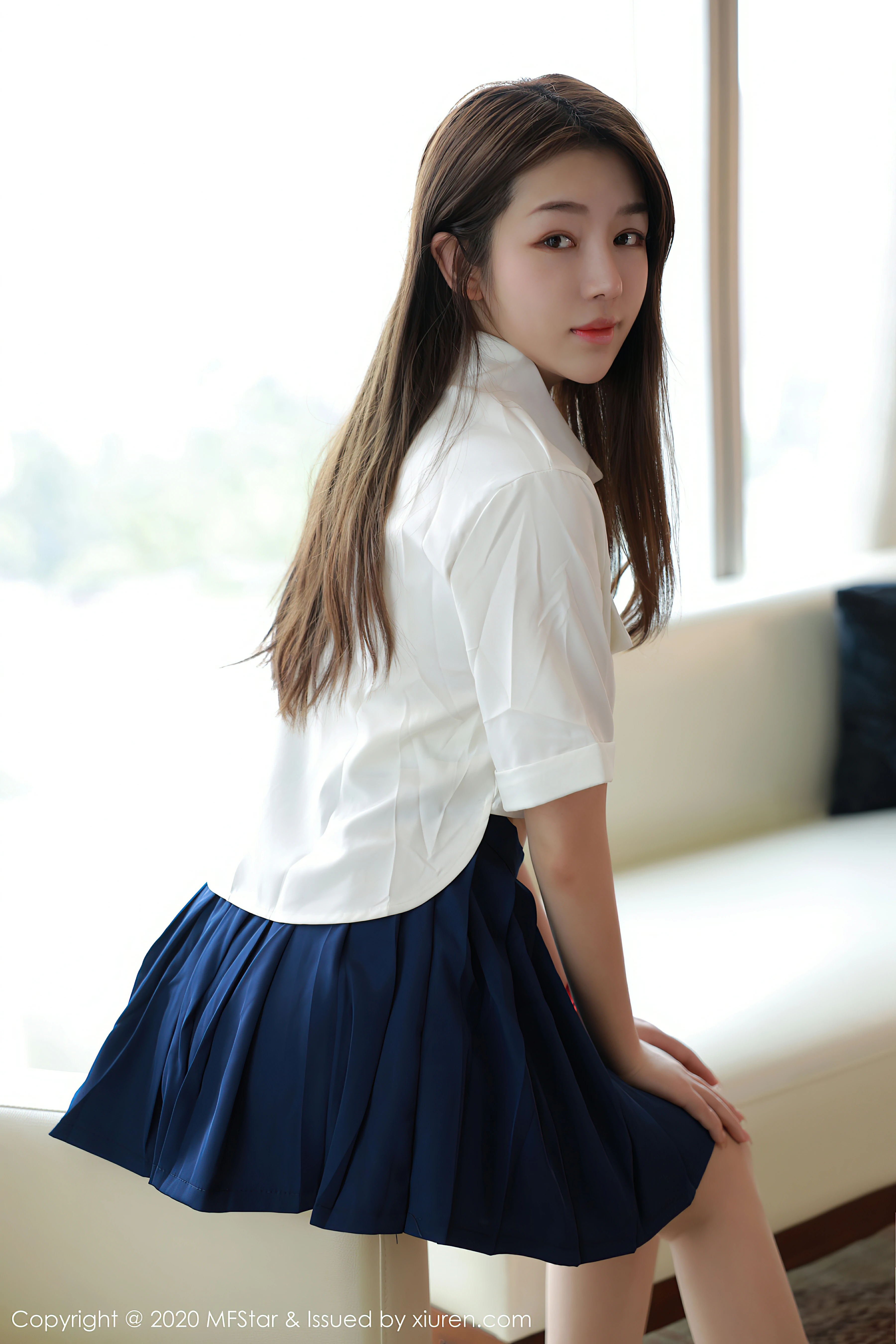 [MFStar模范学院]MF20200805VOL0362 梦梵 日本高中女生制服与蓝色短裙加肉丝美腿性感私房写真集,