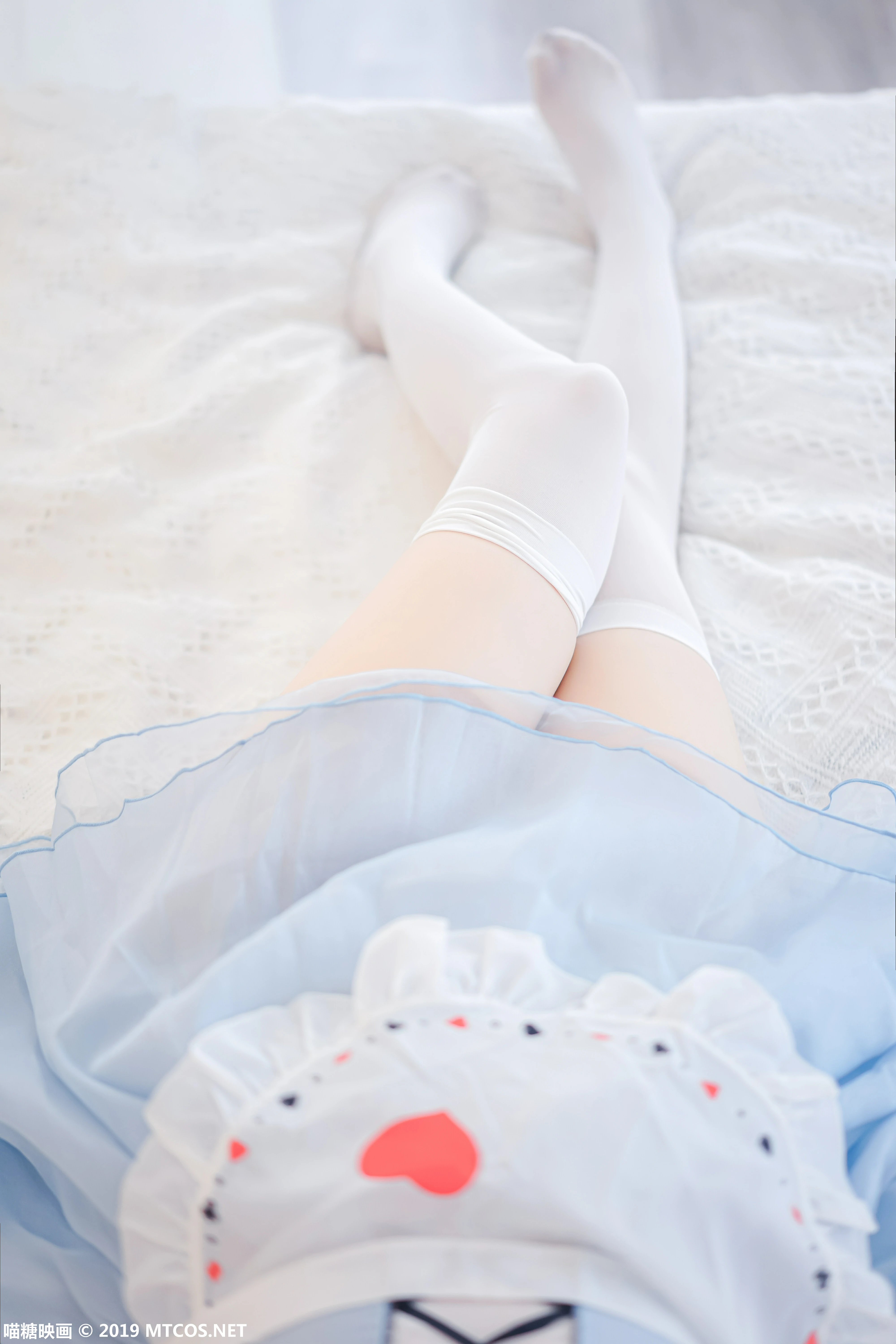 [喵糖映画]VOL.053 蓝色兔子 萝莉嶋葵 透视情趣制服裙加白色丝袜美腿性感私房写真集,