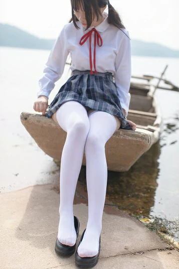 [少女秩序]EXVOL.02 公园里的清纯少女 JK制服与短裙加黑丝美腿性感写真集