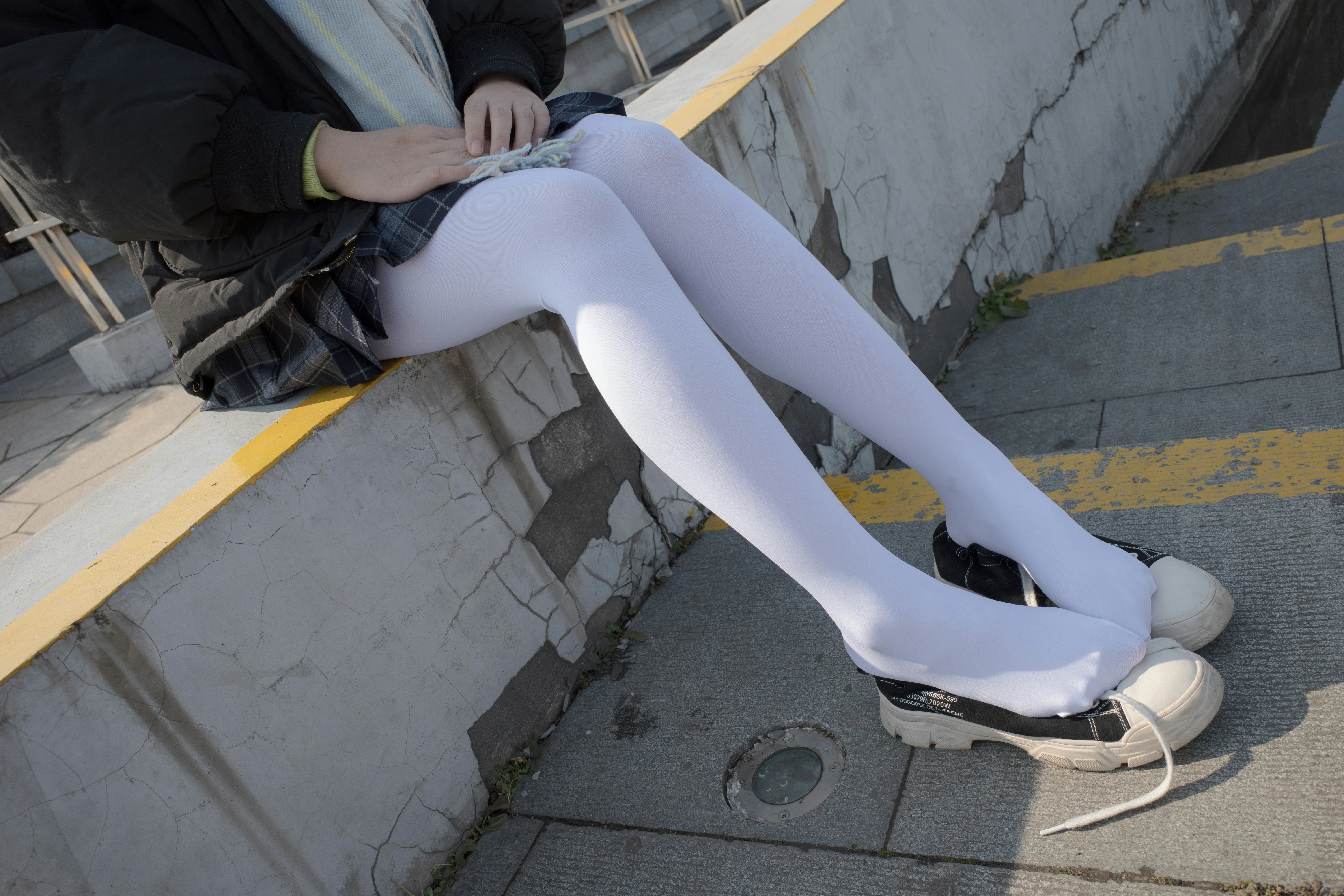 [森萝财团]有料 NO.022 出镜 小茵 日本高中女生制服加白色丝袜美腿性感私房写真集,